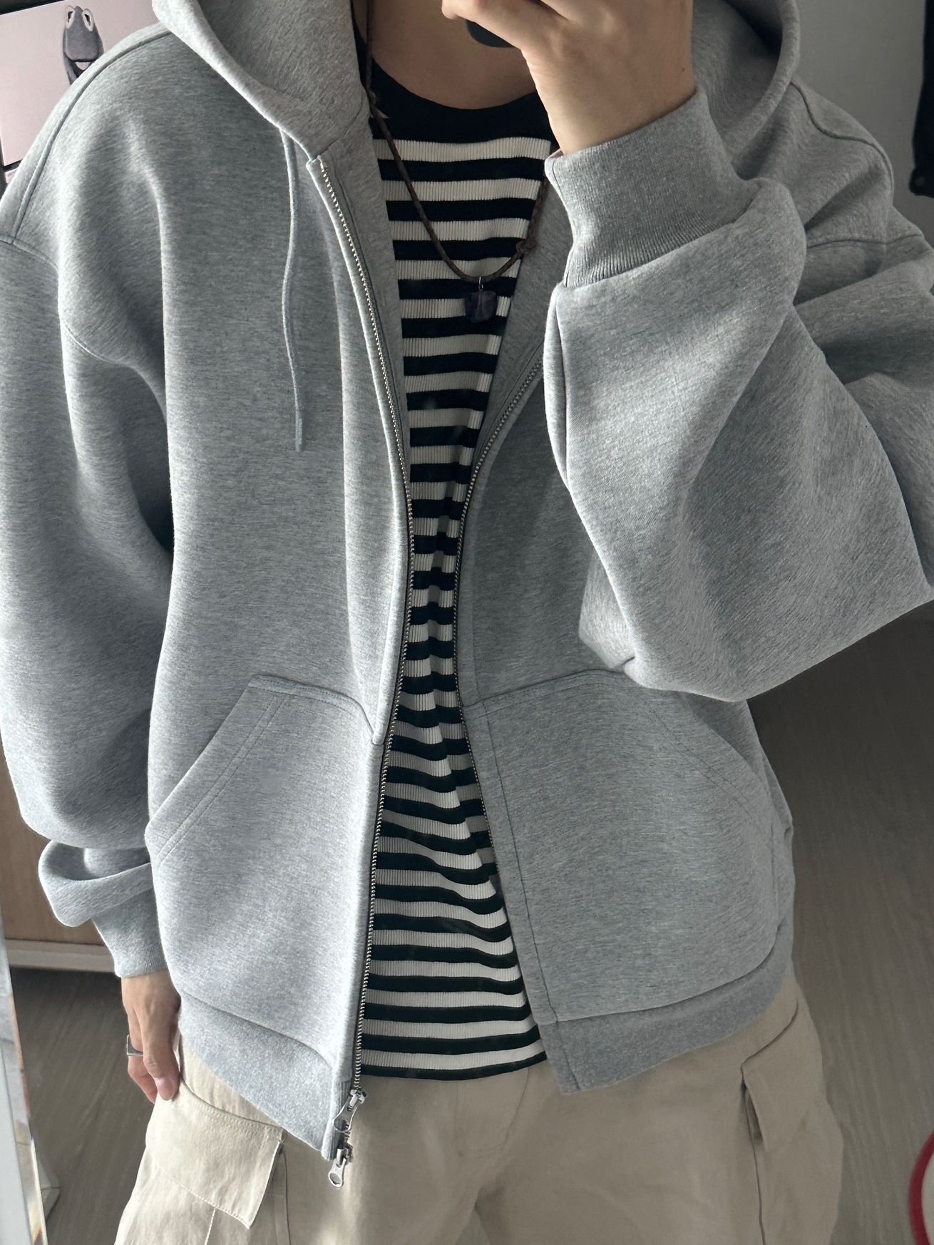 Nonnod Scuba Zip Hoodie Grey 착용 스타일