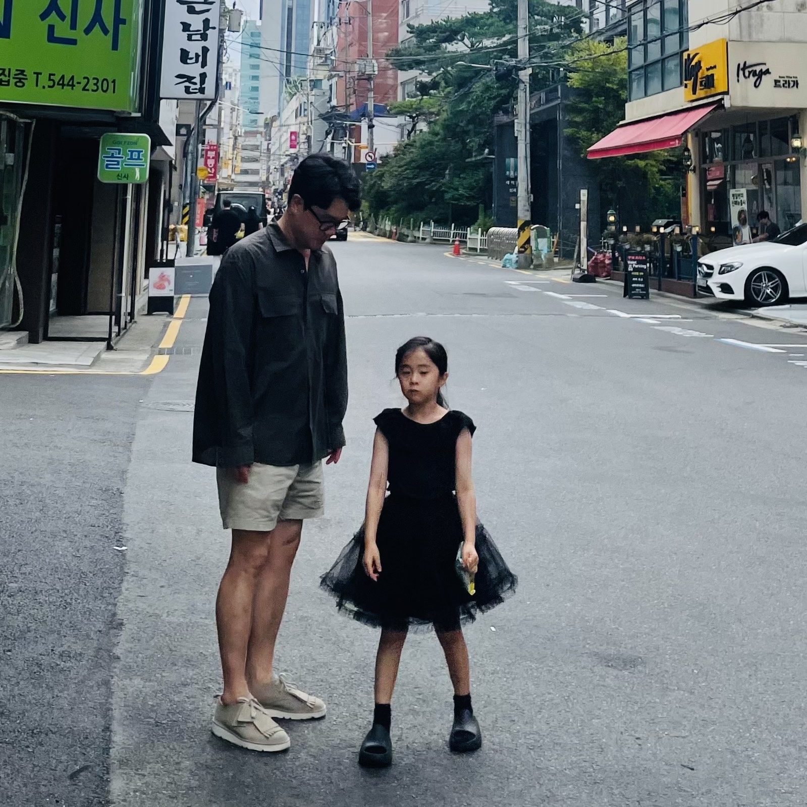 Clarks x Engineered Garments Desert Khan Brown, (Kids) Adidas Yeezy Slide Onyx 착용 스타일