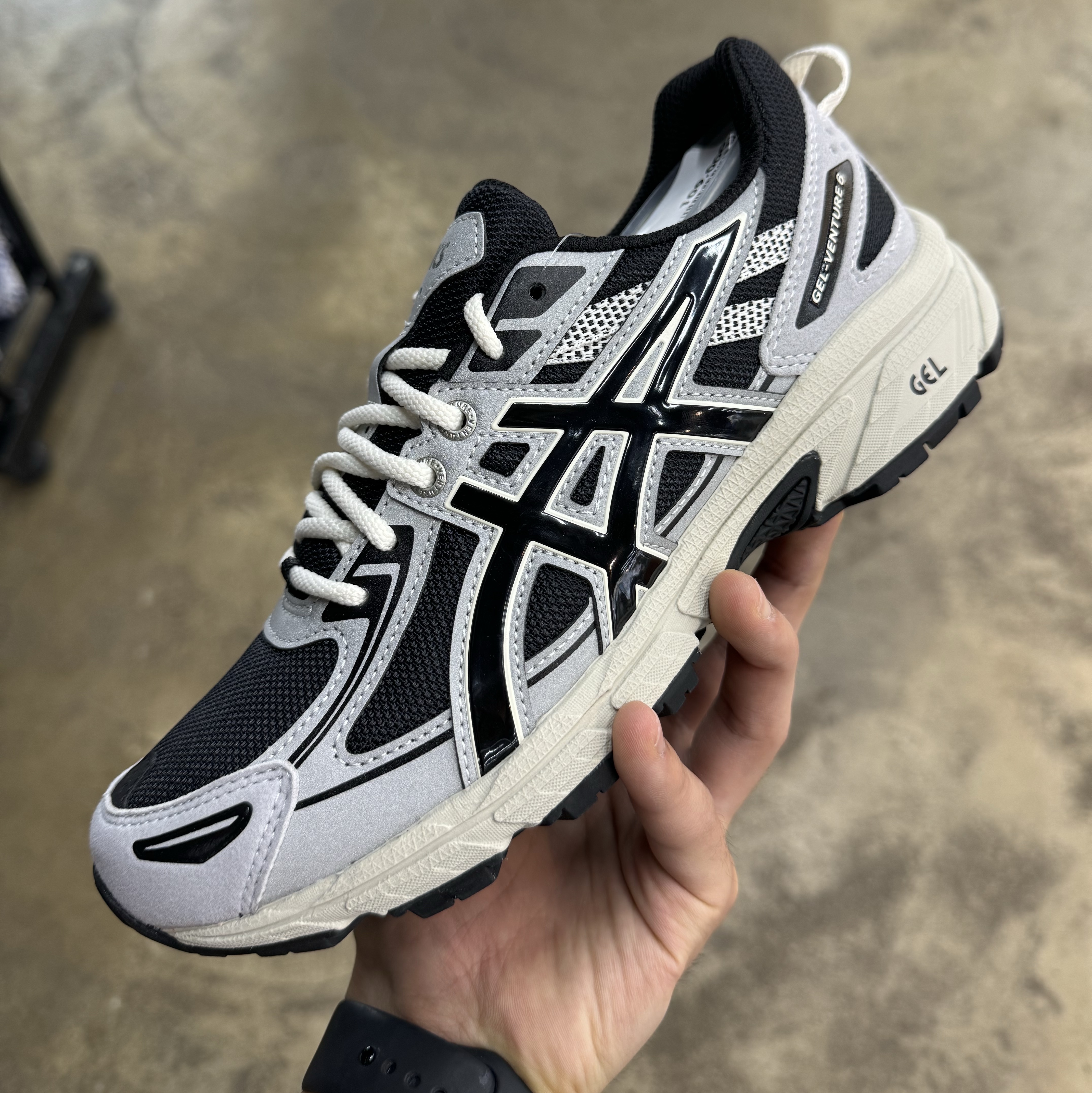 Asics Gel-Venture 6 Black 착용 스타일