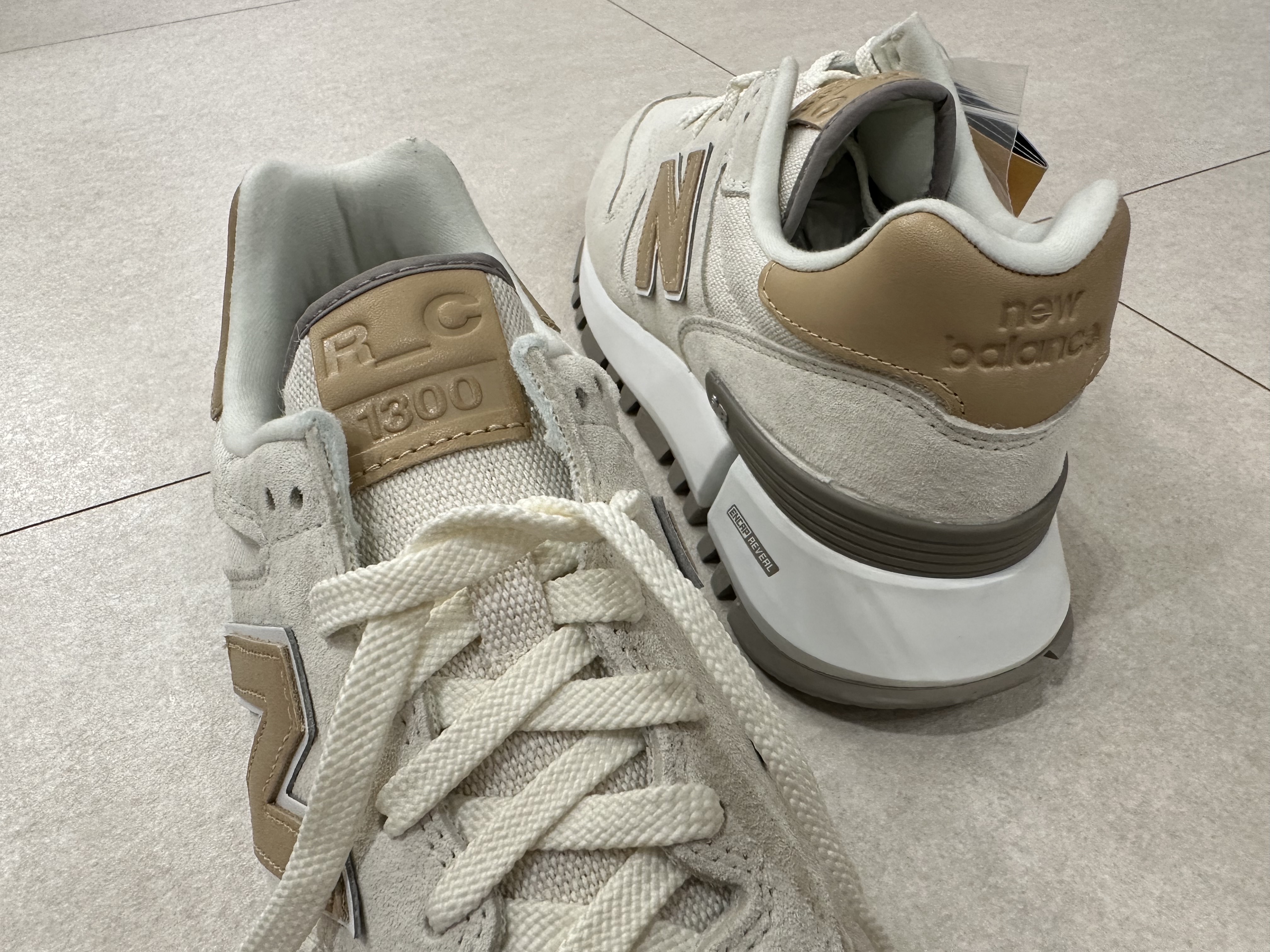 New Balance x Kith 1300 Malibu Angora Sea Salt 착용 스타일 - 4
