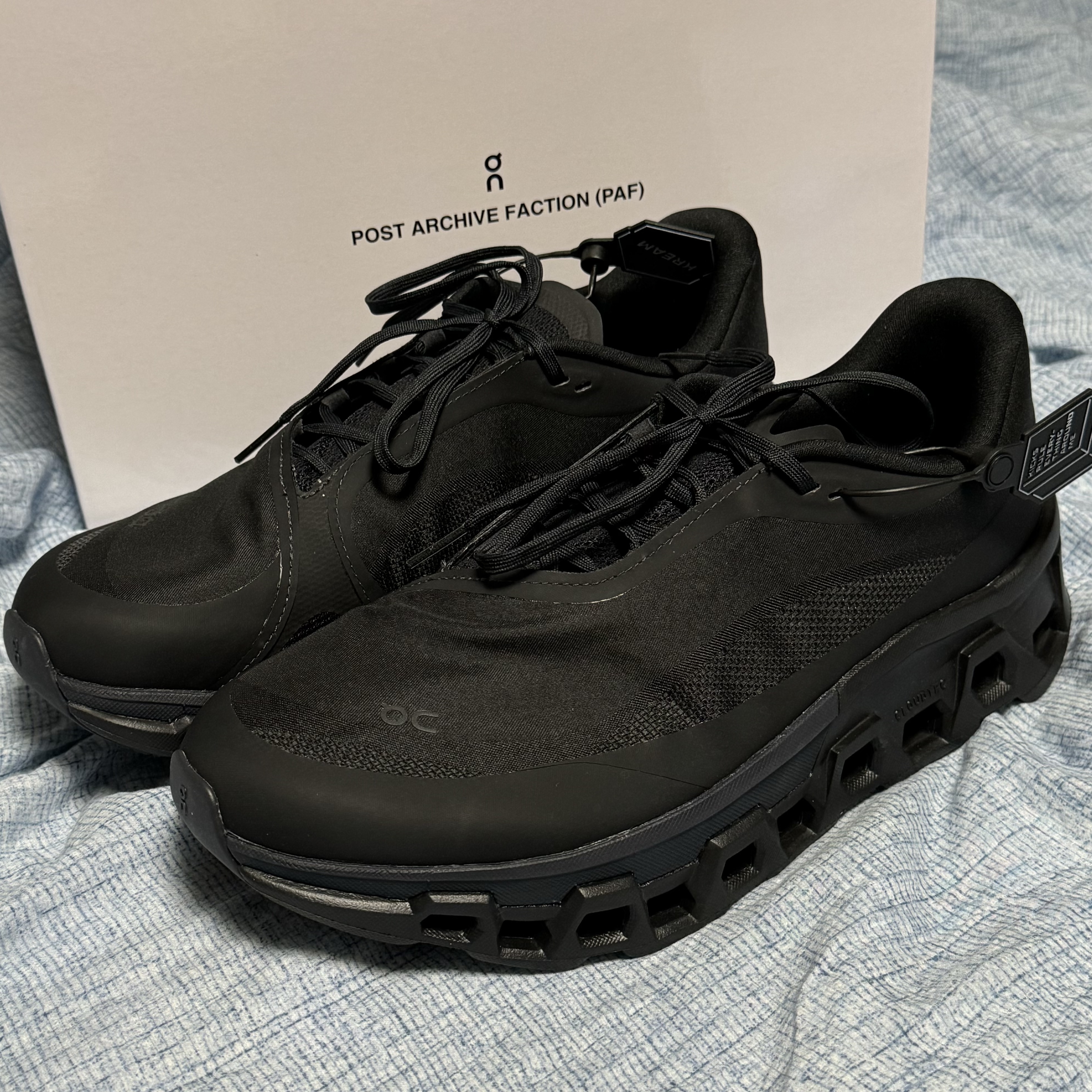 On Running x Post Archive Faction (Paf) Cloudmonster 2 Black Magnet 착용 스타일