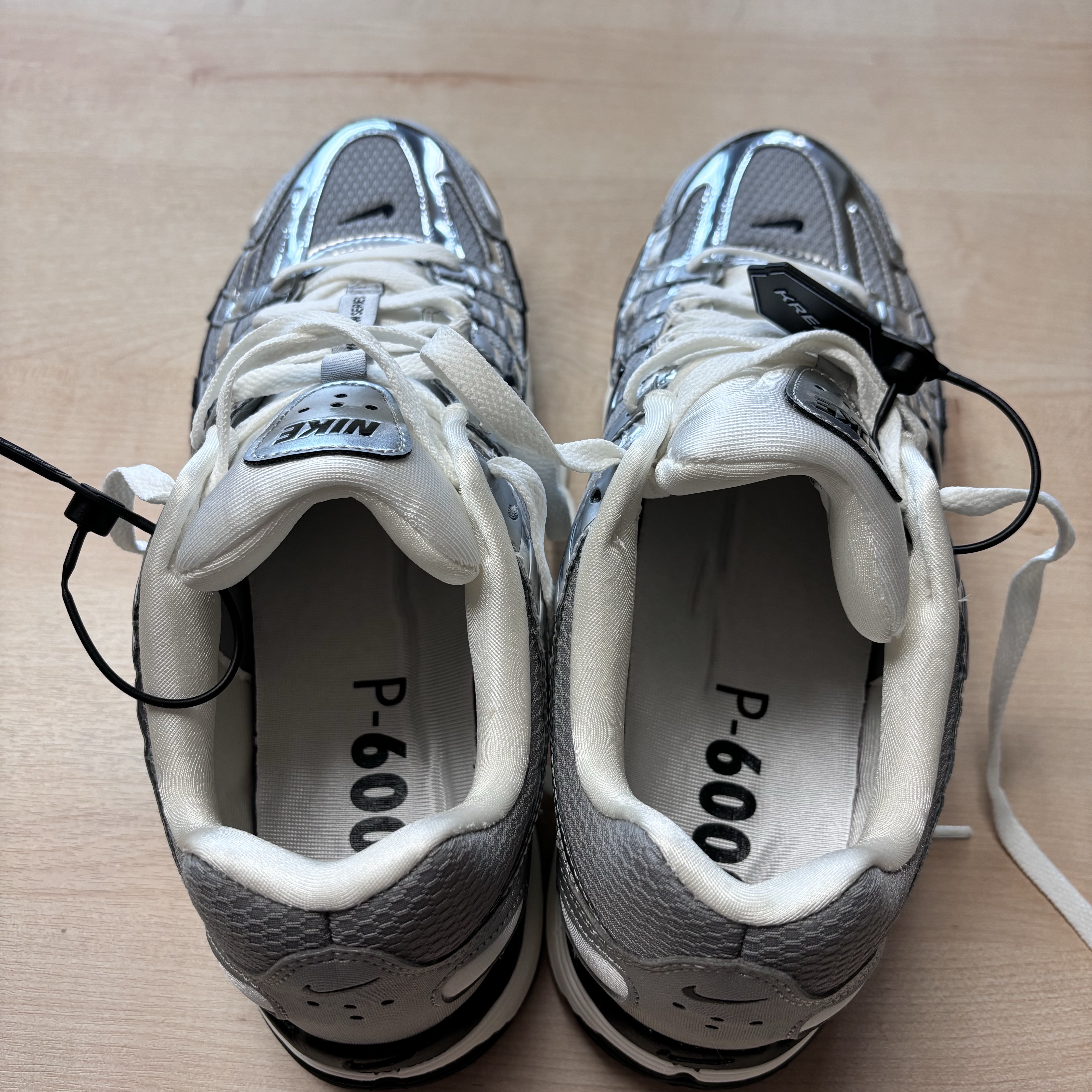 Nike P-6000 Metallic Silver 착용 스타일