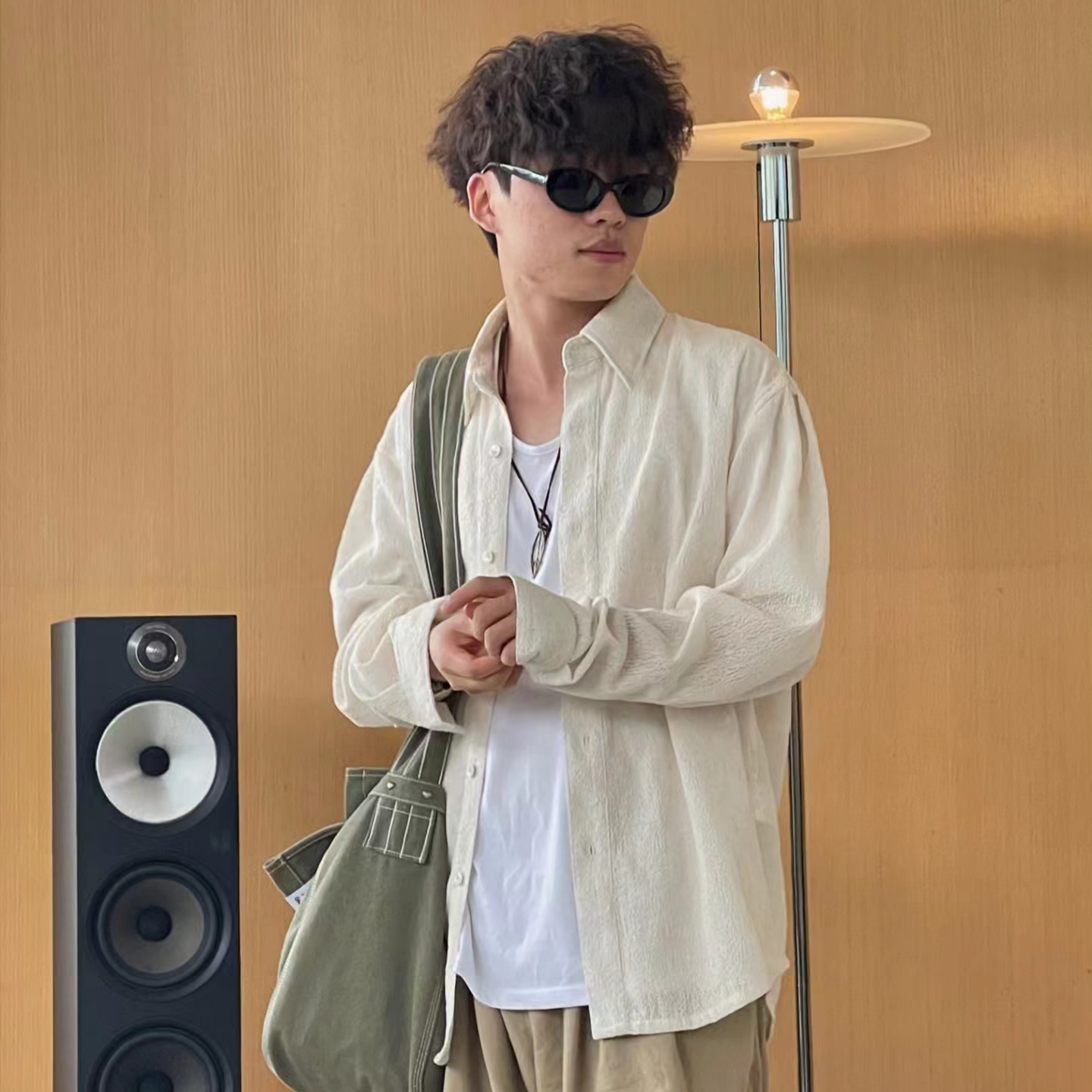 Human Made Mail Bag Olive Drab 착용 스타일 - 1