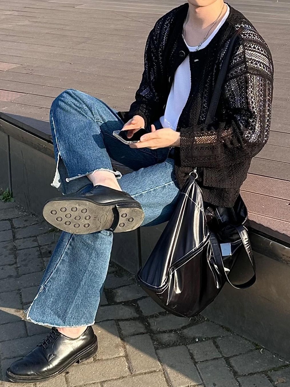 Matin Kim Big Coating Tote Bag Black 착용 스타일 - 4