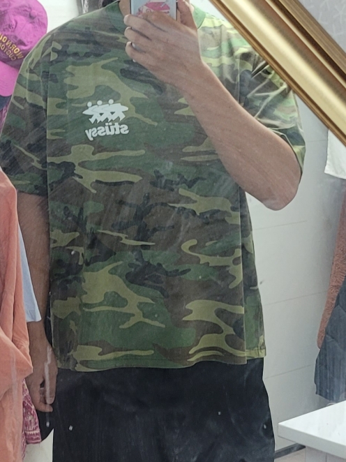 Stussy Surfwalk T-Shirt Camo 착용 스타일 - 2