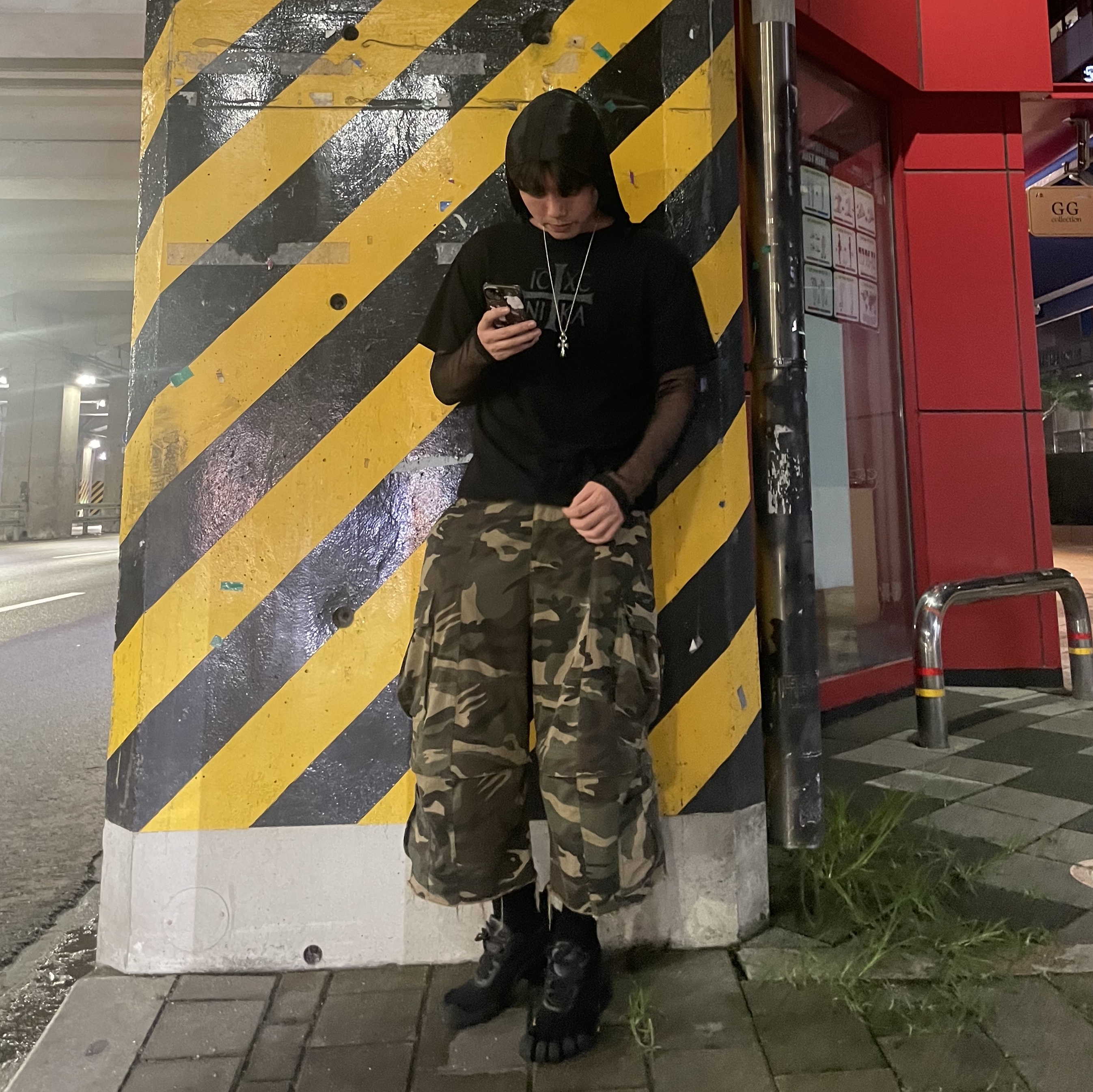 Project G/R 3-Quarter Convertible Cargo Shorts Came, Project G/R Durag T-Shirt Black 착용 스타일 - 1