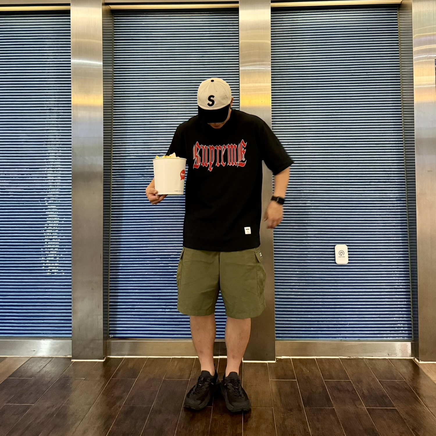 Supreme 2-Tone S Logo 6-Panel Stone - 24SS, Supreme Old English S/S Top Black - 24SS 착용 스타일 - 1