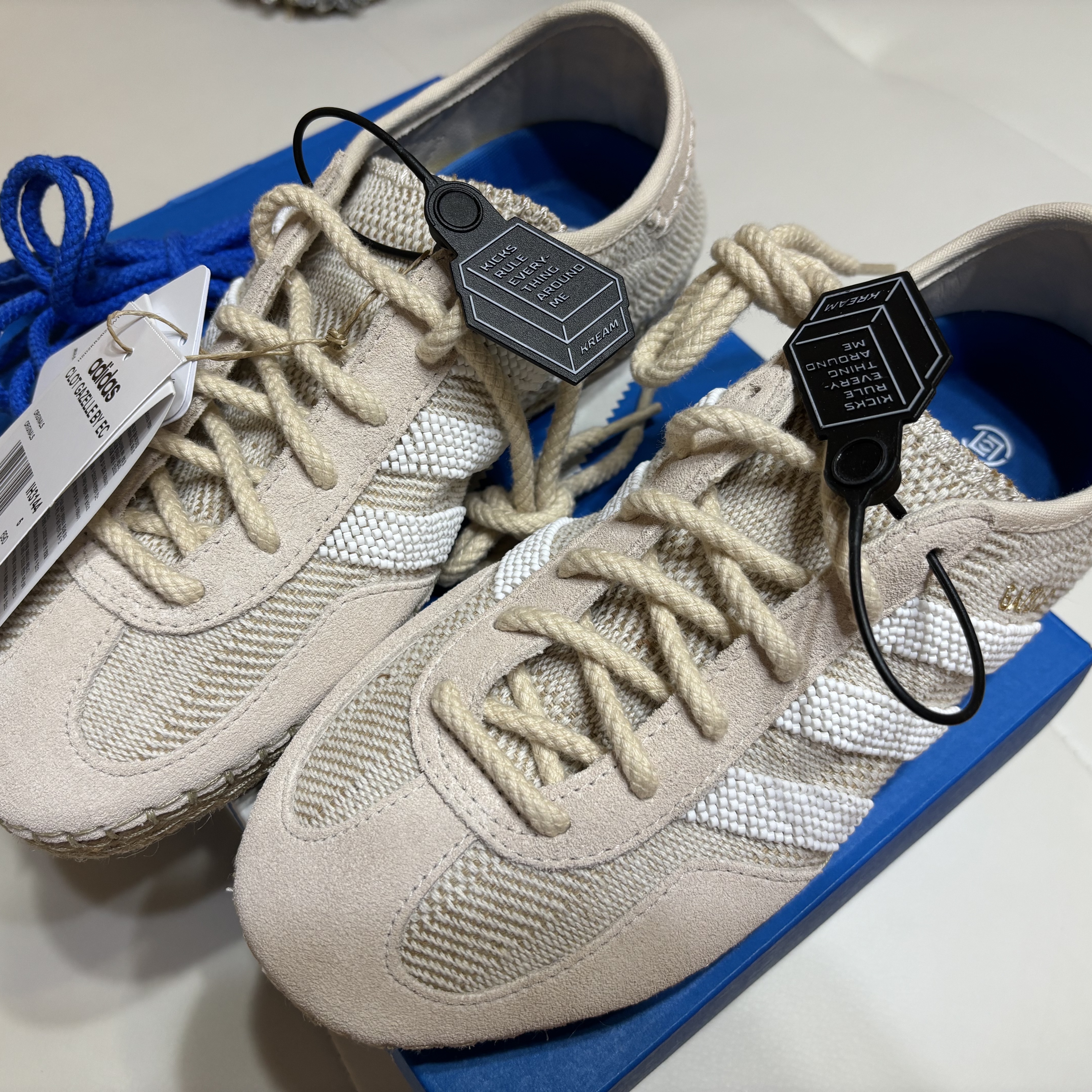 Adidas x Clot Gazelle Halo Ivory Cloud White 착용 스타일 - 2