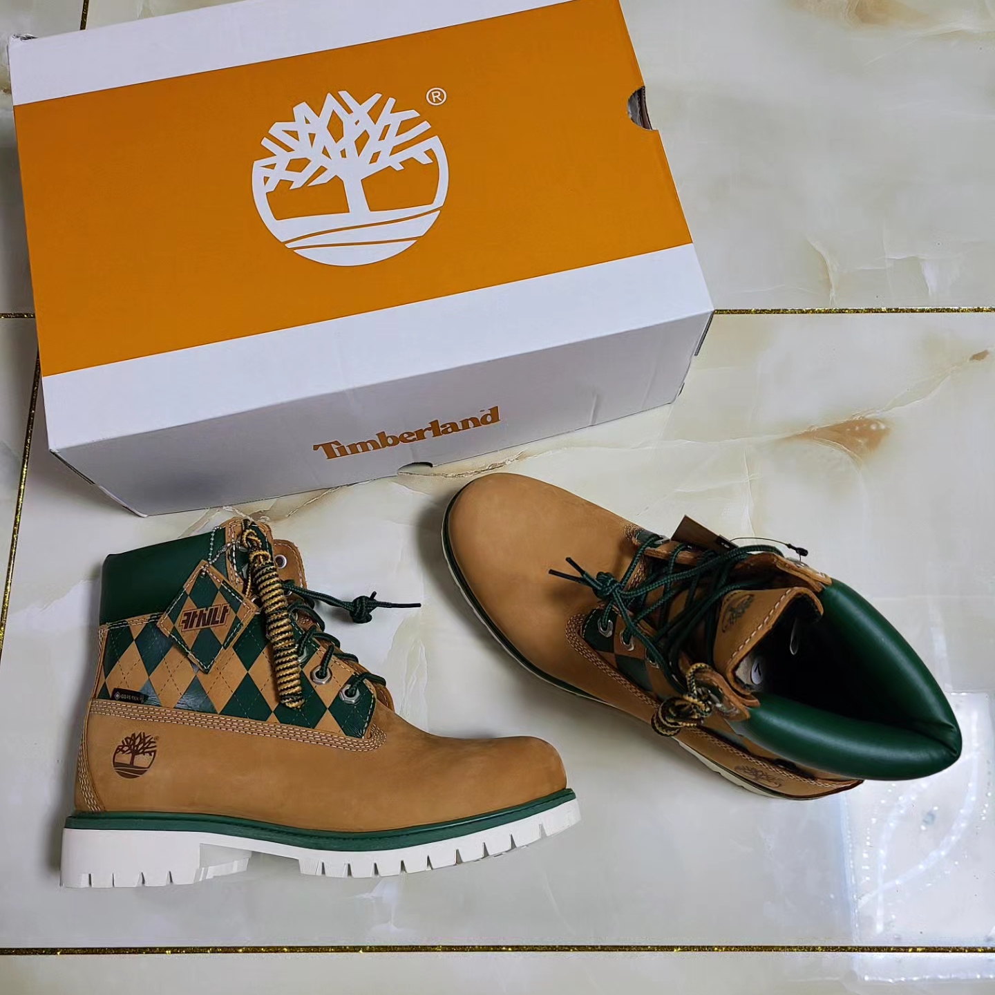 KASINA x Timberland 6 In Premium Vibram GTX Wheat 착용 스타일 - 1