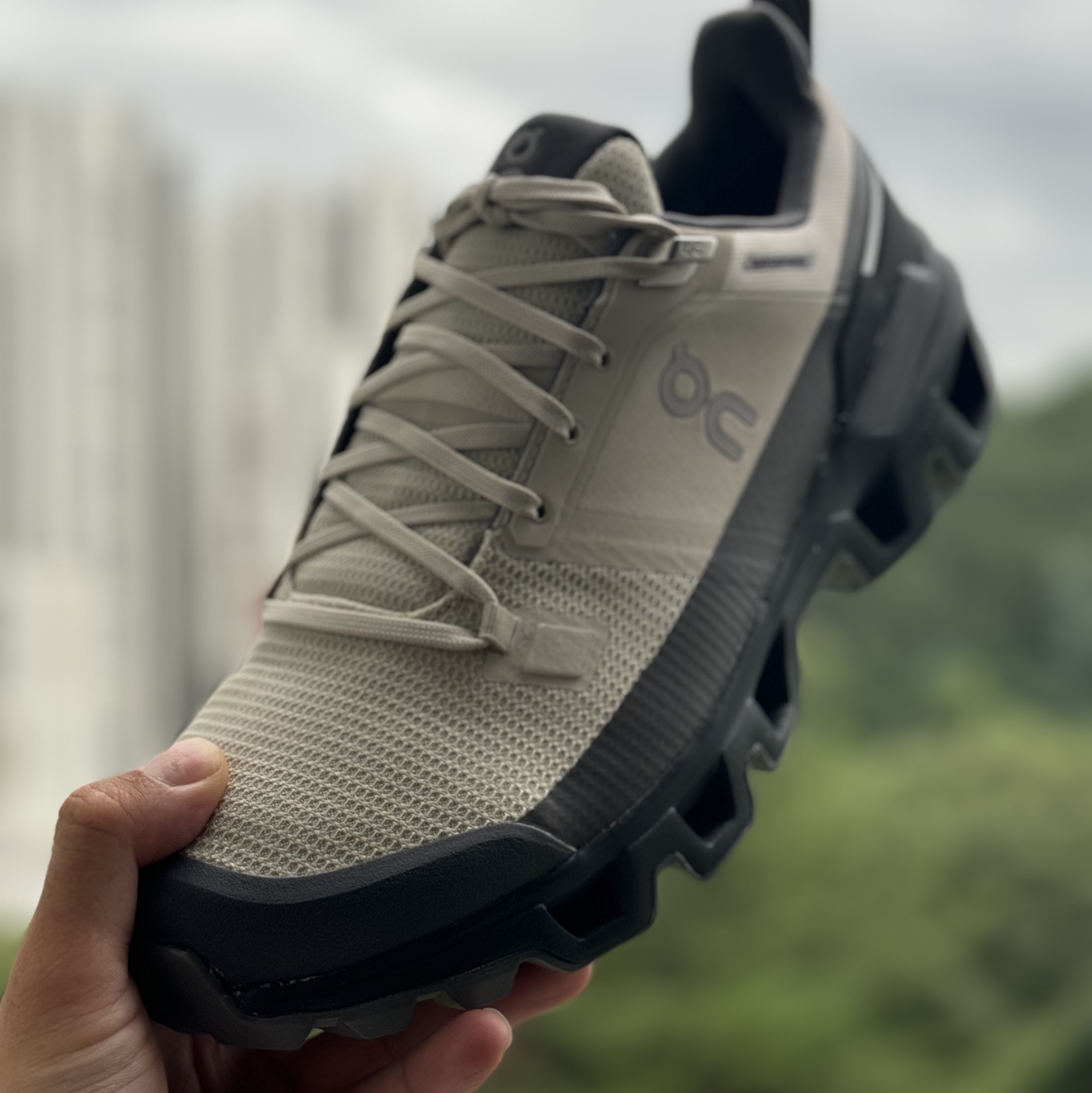 On Running Cloudwander Waterproof Sand Black 착용 스타일 - 2