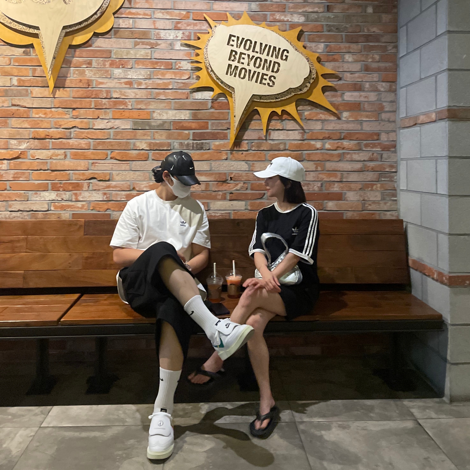 Nike x Peaceminusone Kwondo1 White, New Balance x Taw&Toe Flip Flop Black 착용 스타일