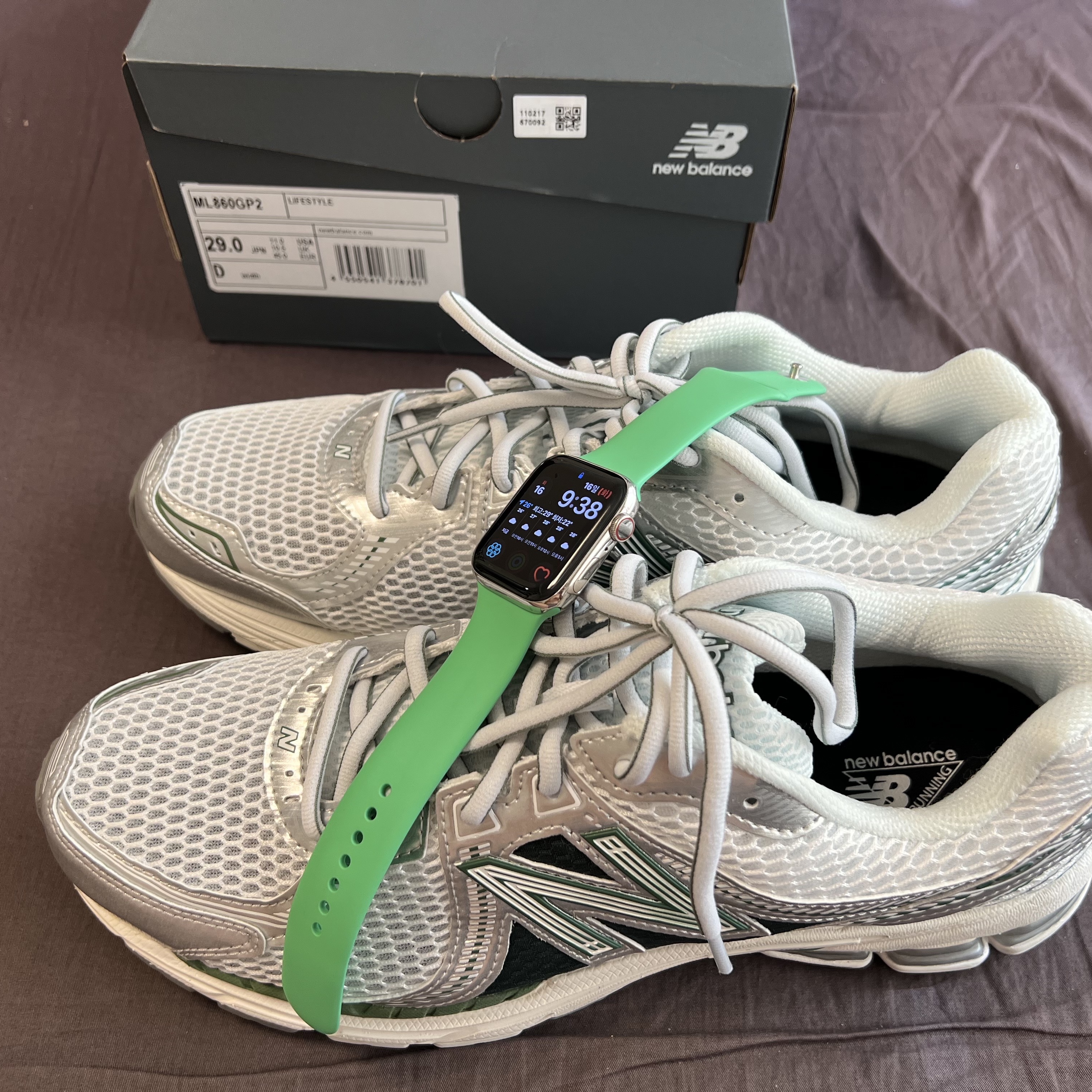 New Balance 860v2 Mallard Green Silver 착용 스타일