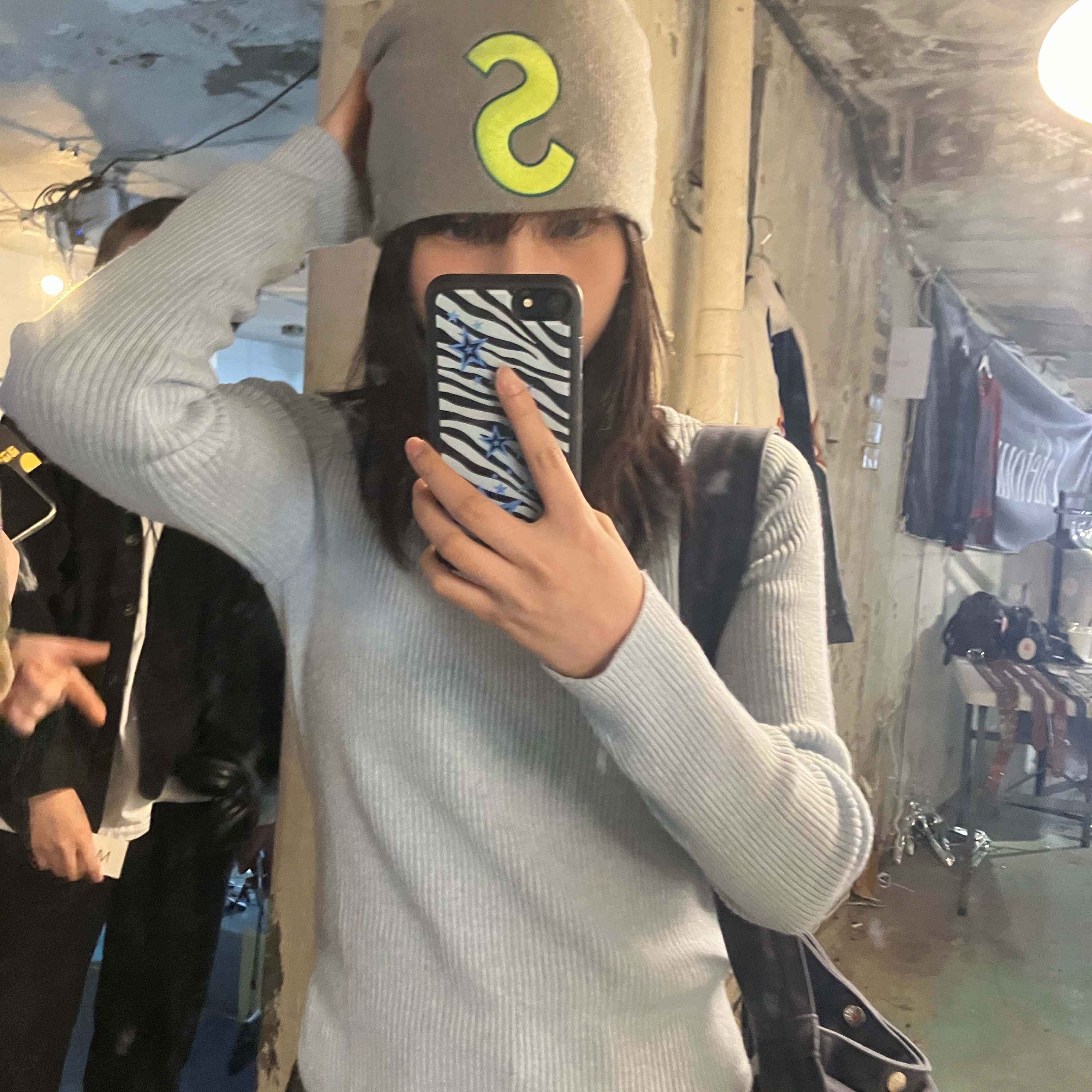 Supreme New Era S Logo Beanie Grey - 23SS, Keen Jasper Suede Sneakers Year Of The Dragon 착용 스타일 - 1