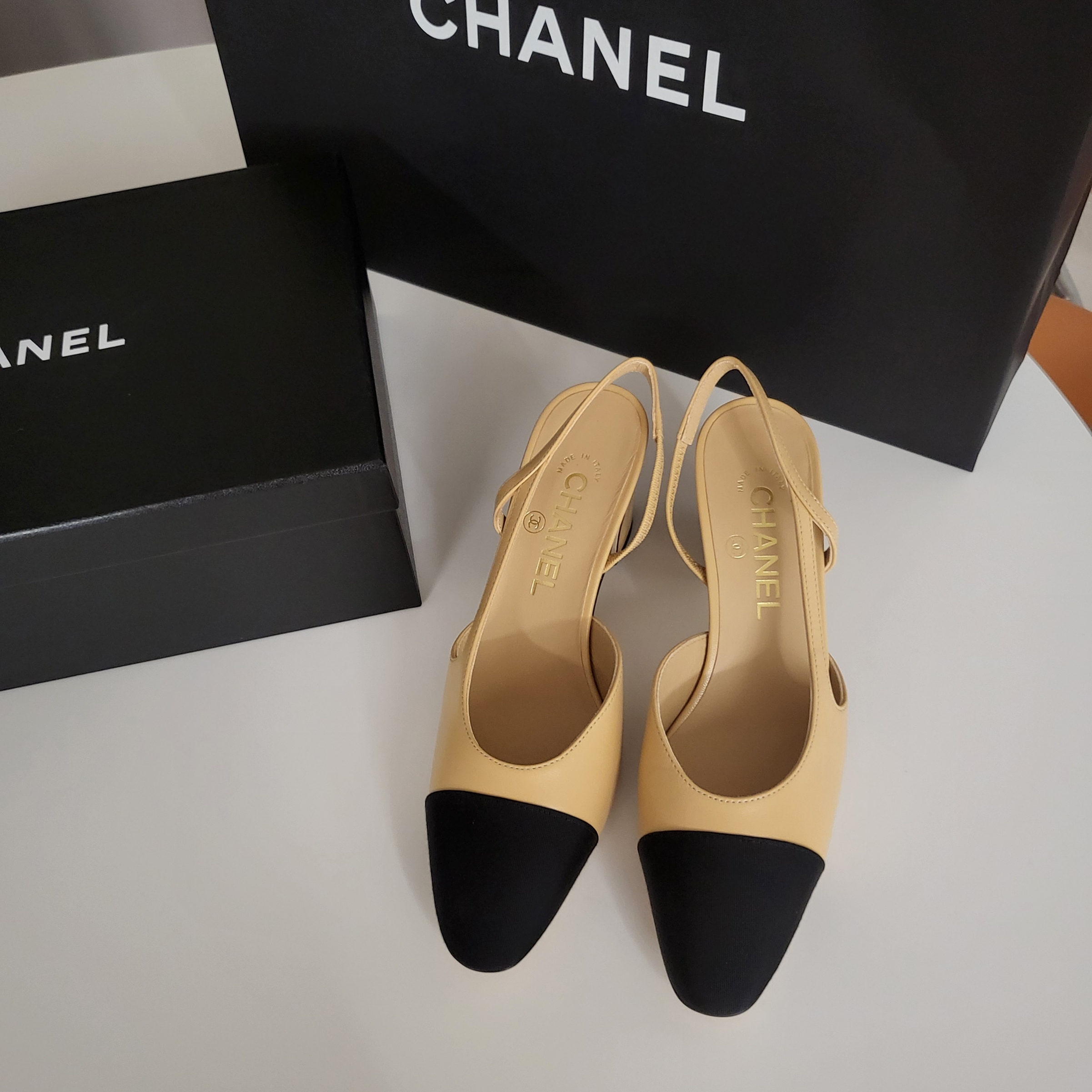 (W) Chanel Slingbacks Goatskin Grosgrain & Beige Black 착용 스타일