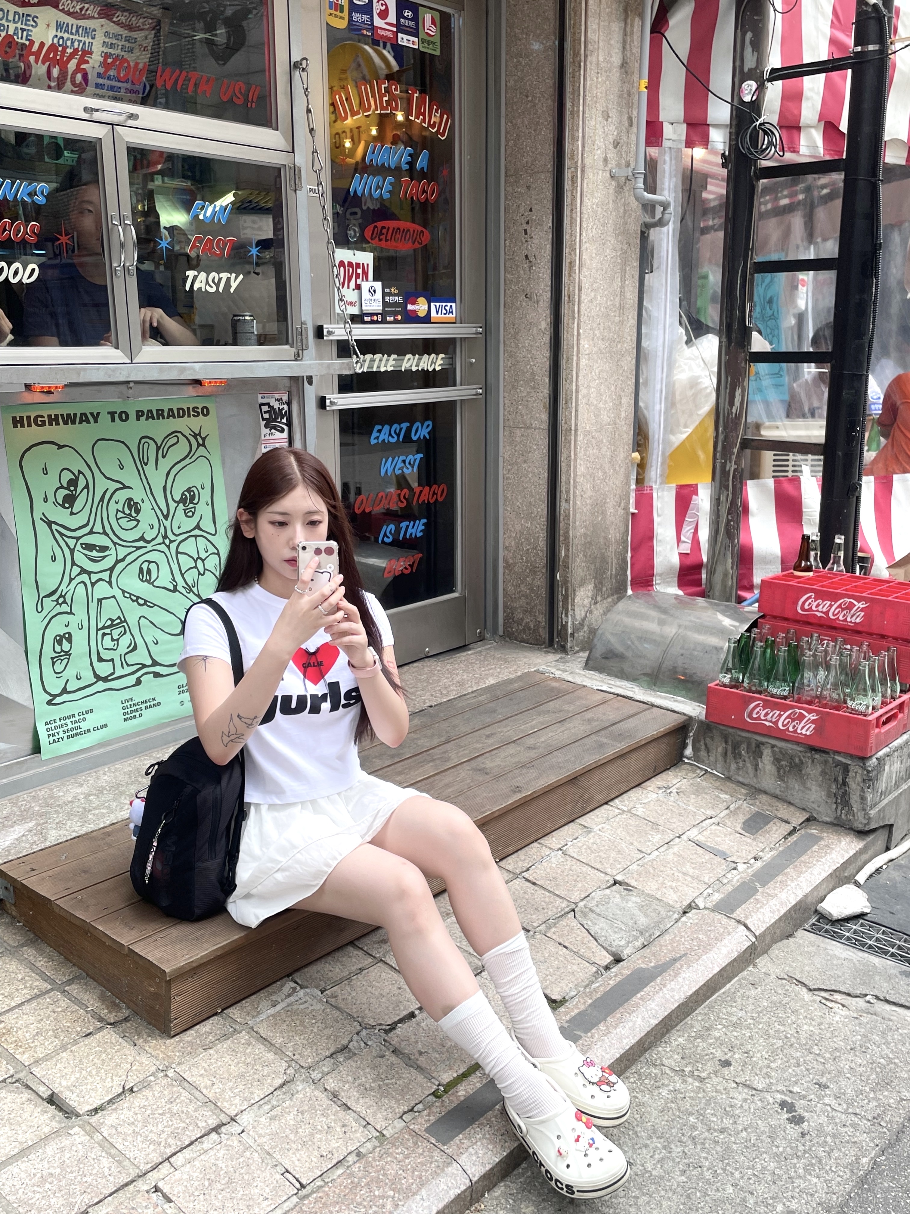 Mischief 2Way Mesh Sling Bag Black, Crocs Bayaband Clog White Navy 착용 스타일 - 3