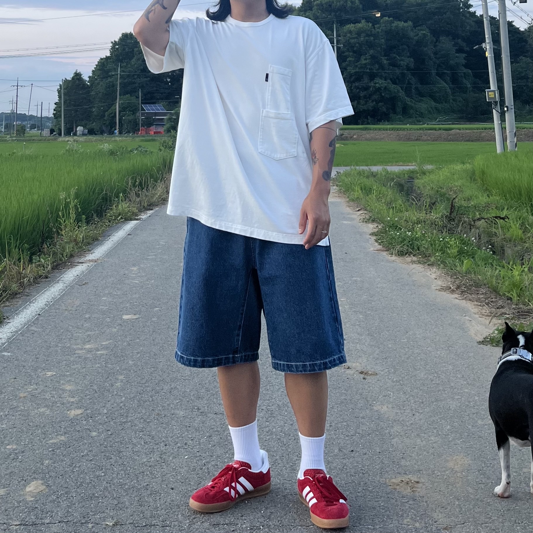 Adidas Gazelle Indoor Scarlet, Fresh Service Corporate Easy Denim Shorts Dark Blue 착용 스타일