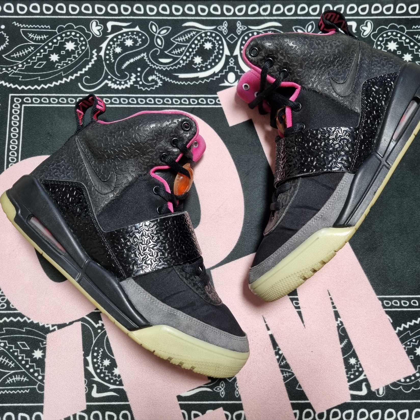Nike Air Yeezy 1 Blink 착용 스타일