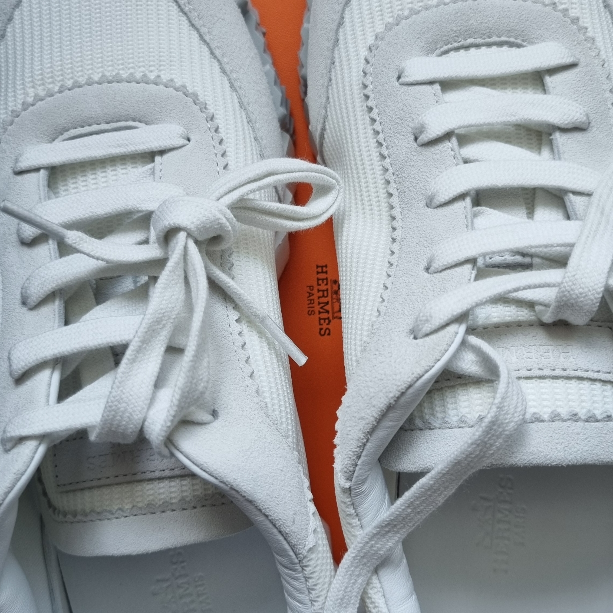 Hermes Bouncing Sneakers Mesh Suede Goatskin & Blanc Blanc 착용 스타일