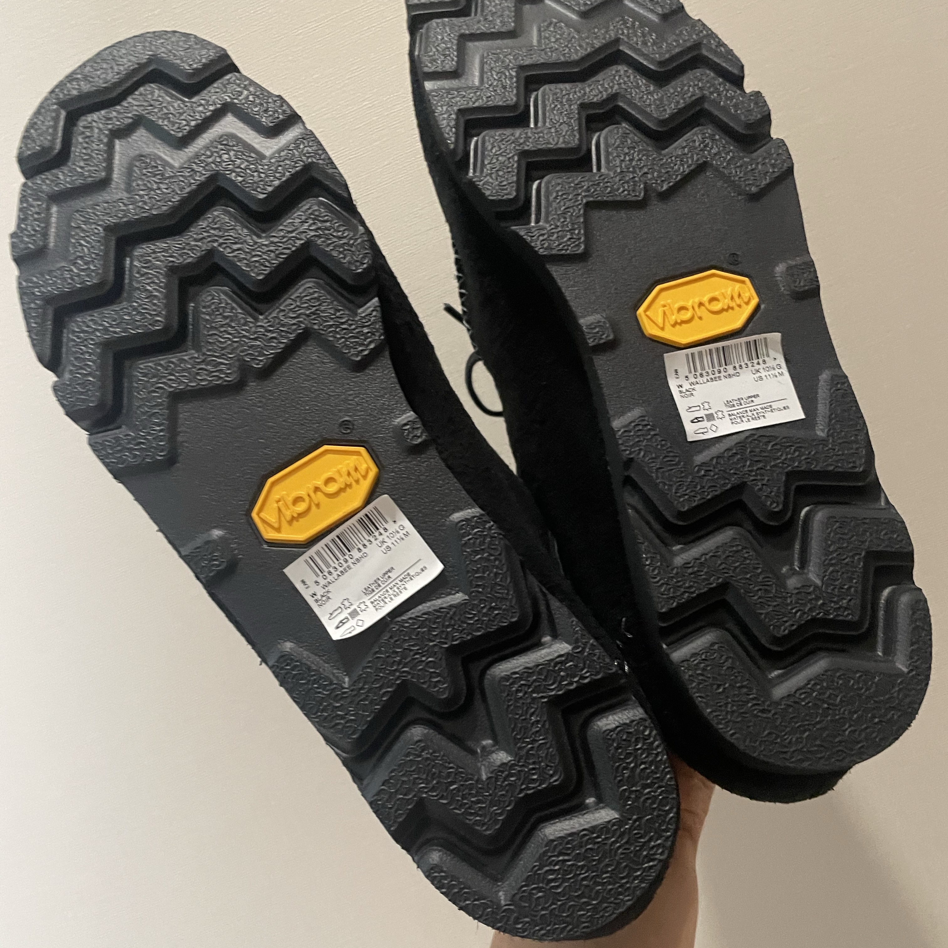 Clarks x Neighborhood Wallabe Black 착용 스타일 - 3