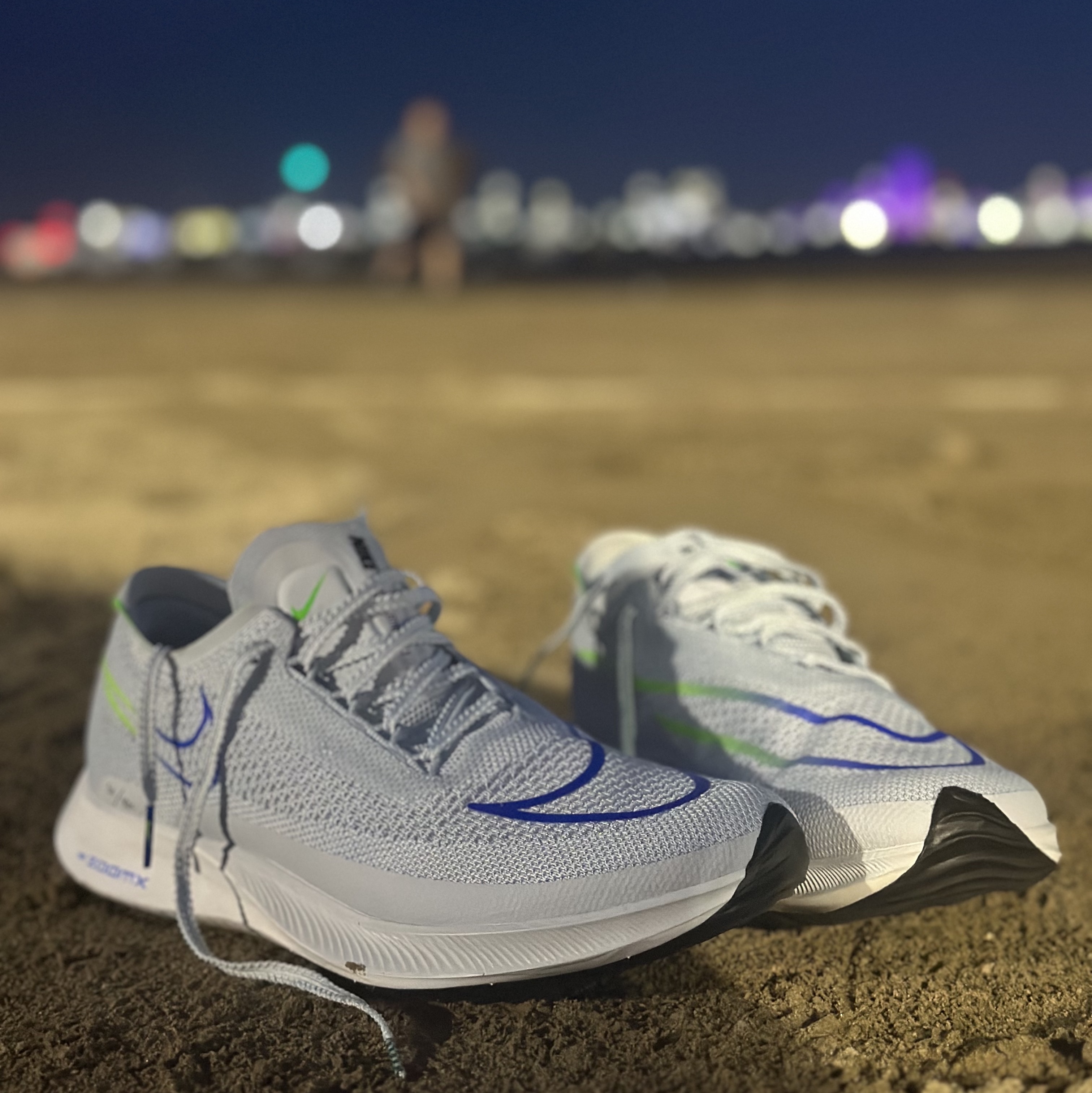 Nike ZoomX Streakfly Football Grey Green Strike 착용 스타일