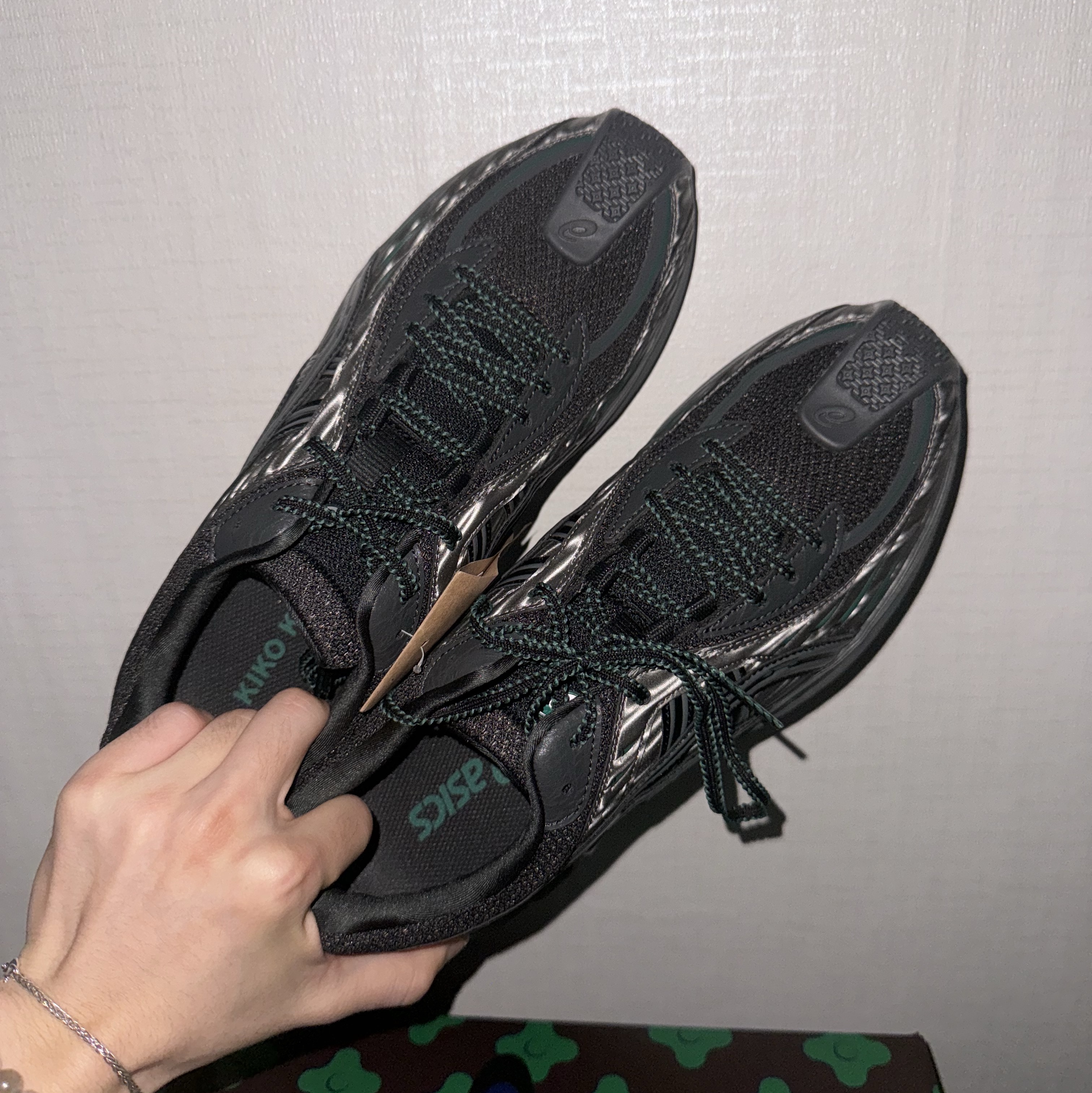 (W) Asics x Kiko Kostadinov Gel-Flammae Grey Black 착용 스타일 - 3