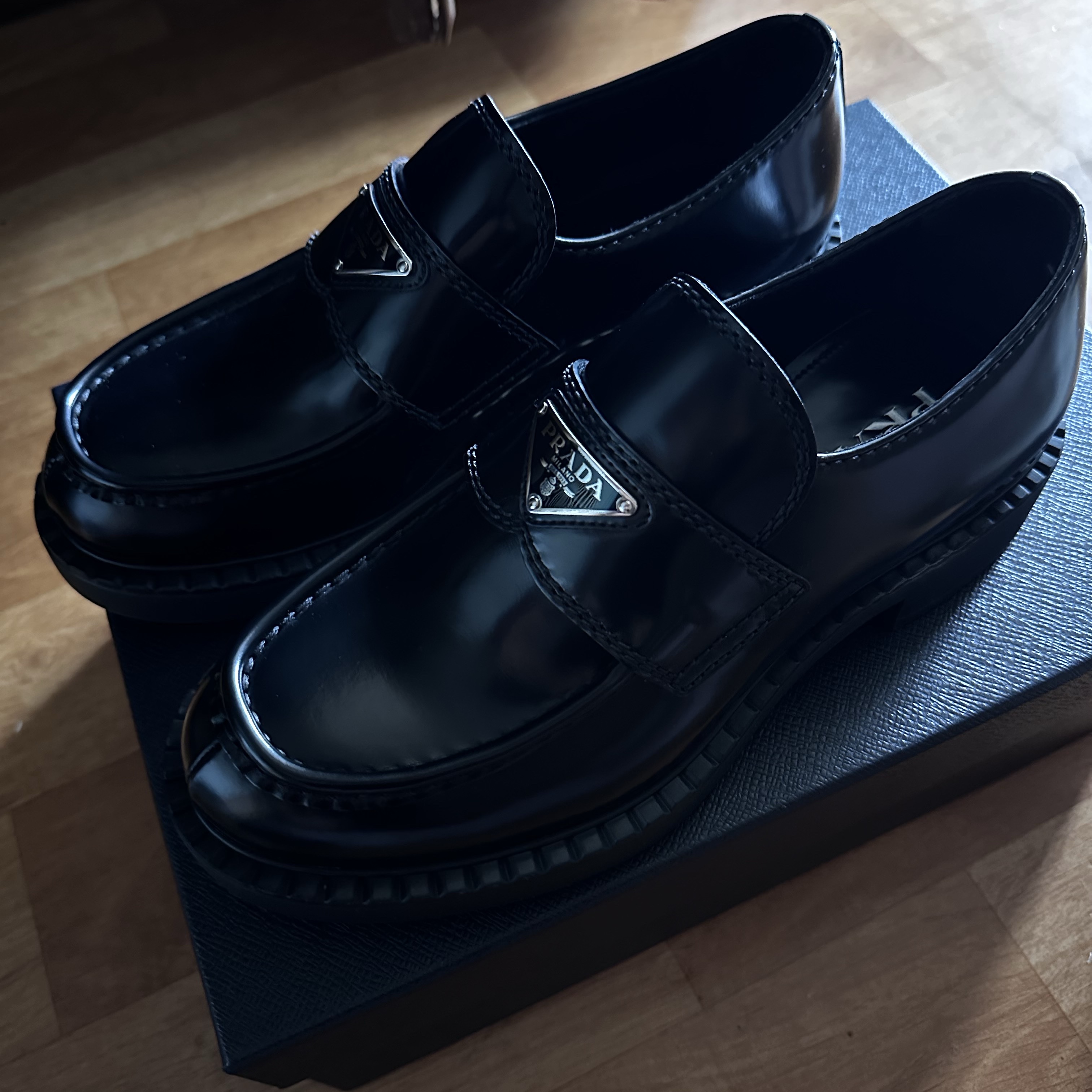Prada Brushed Leather Loafers Black 착용 스타일