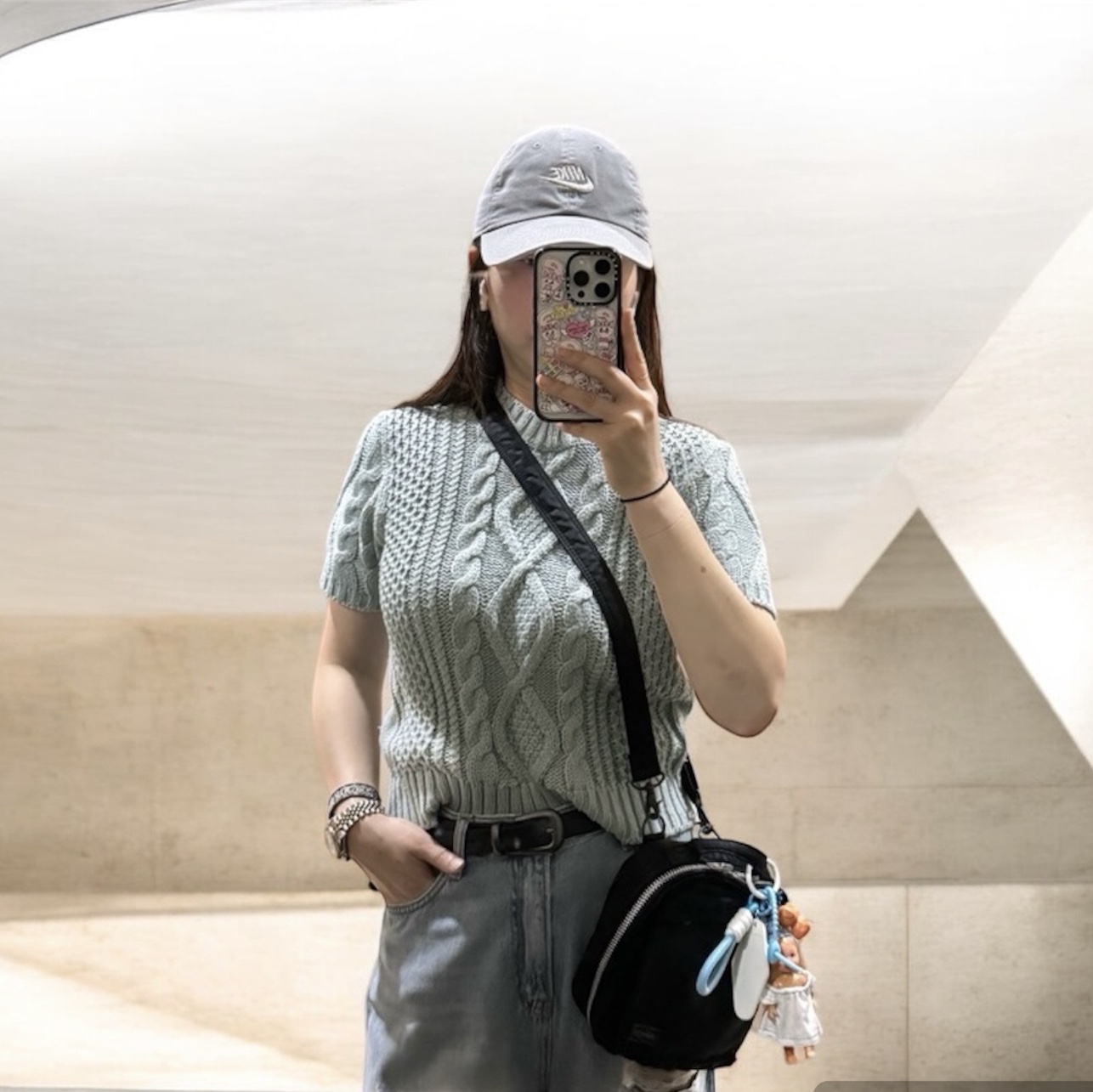 Porter Tanker Square Shoulder Bag Black 착용 스타일