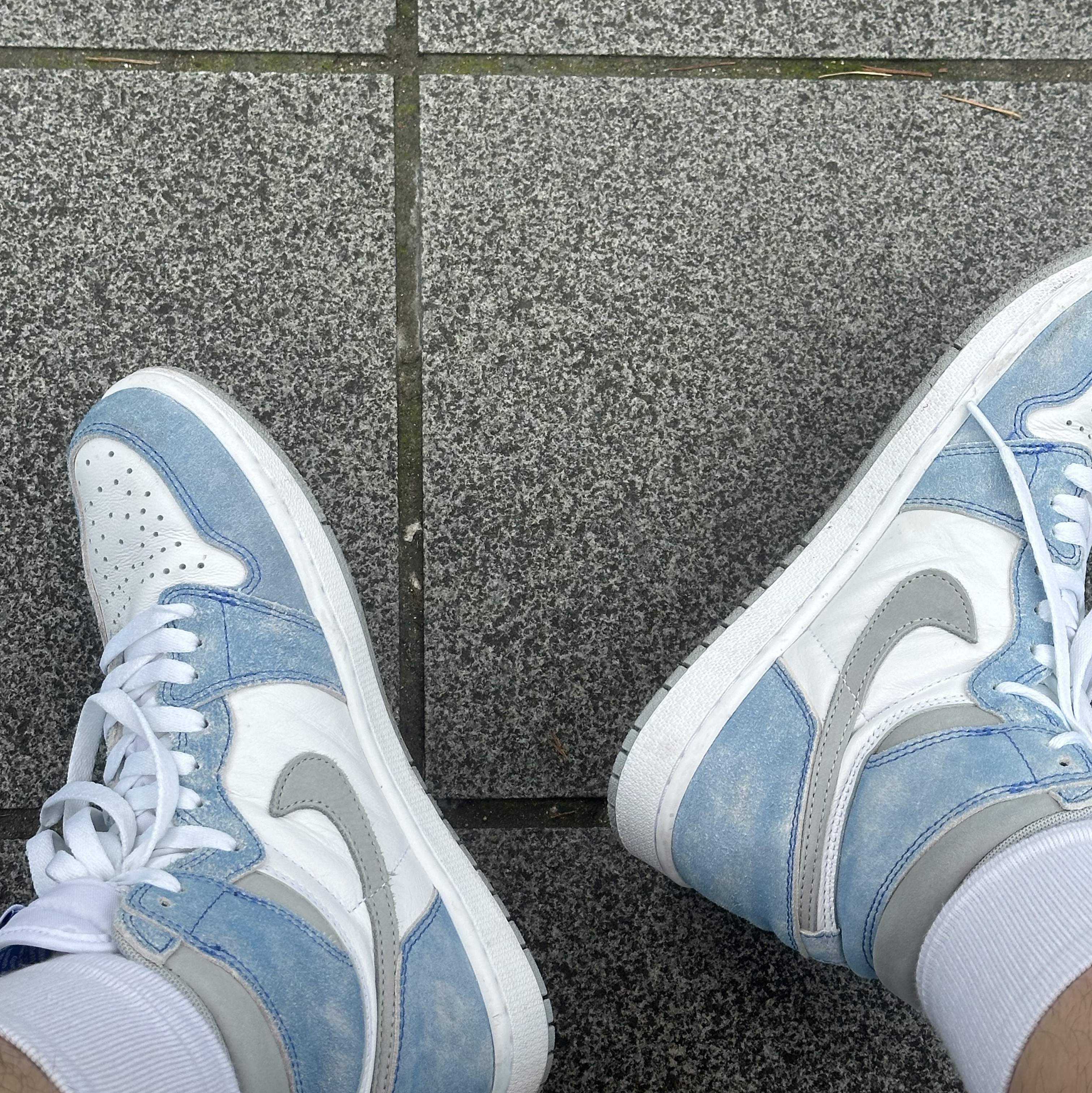 Jordan 1 Retro High OG Hyper Royal 착용 스타일 - 2