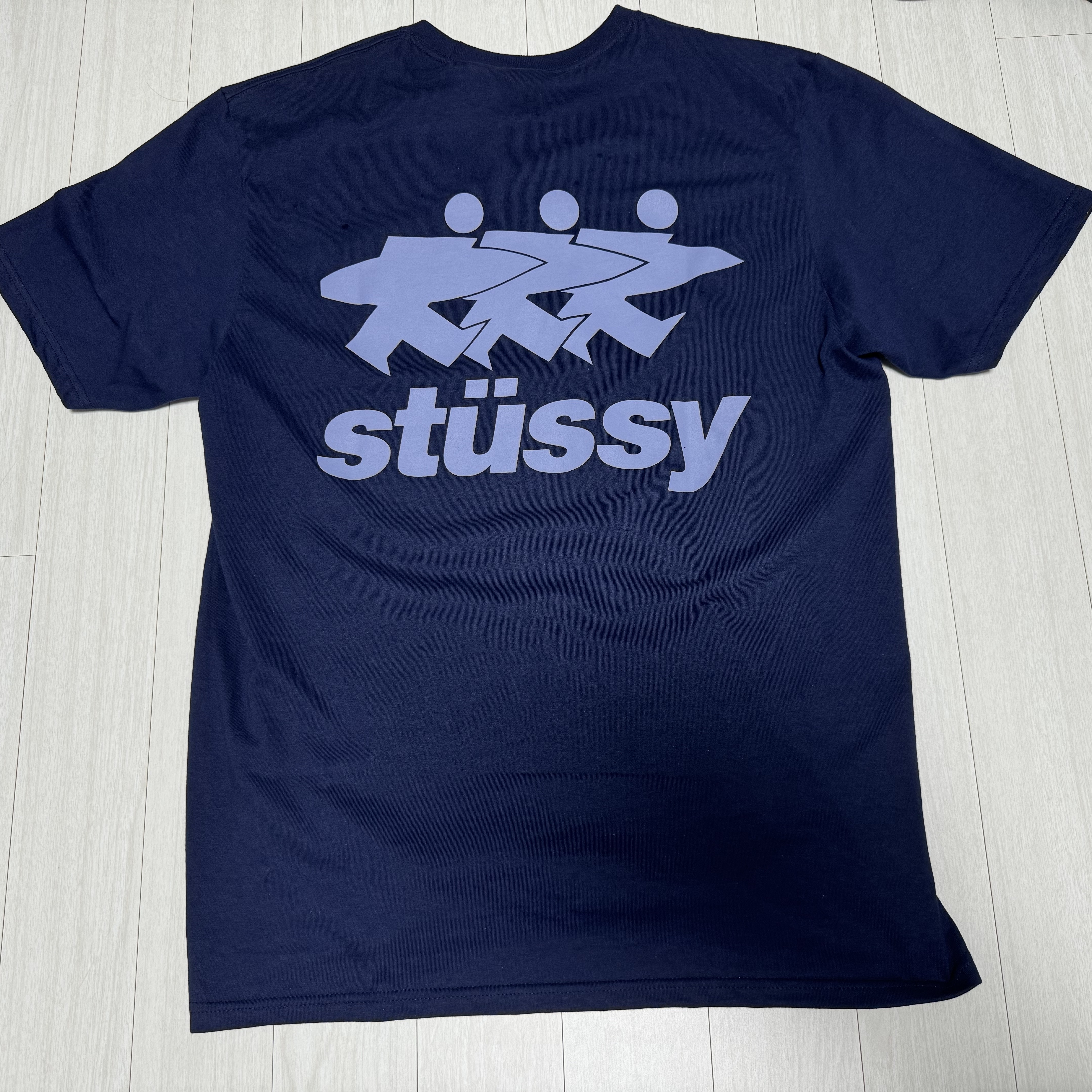 Stussy Surfwalk T-Shirt Navy 착용 스타일 - 3
