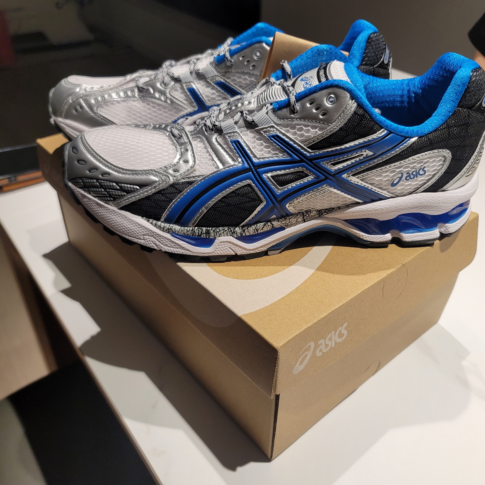 Asics Gel-Nimbus 10.1 White Directoire Blue 착용 스타일 - 4