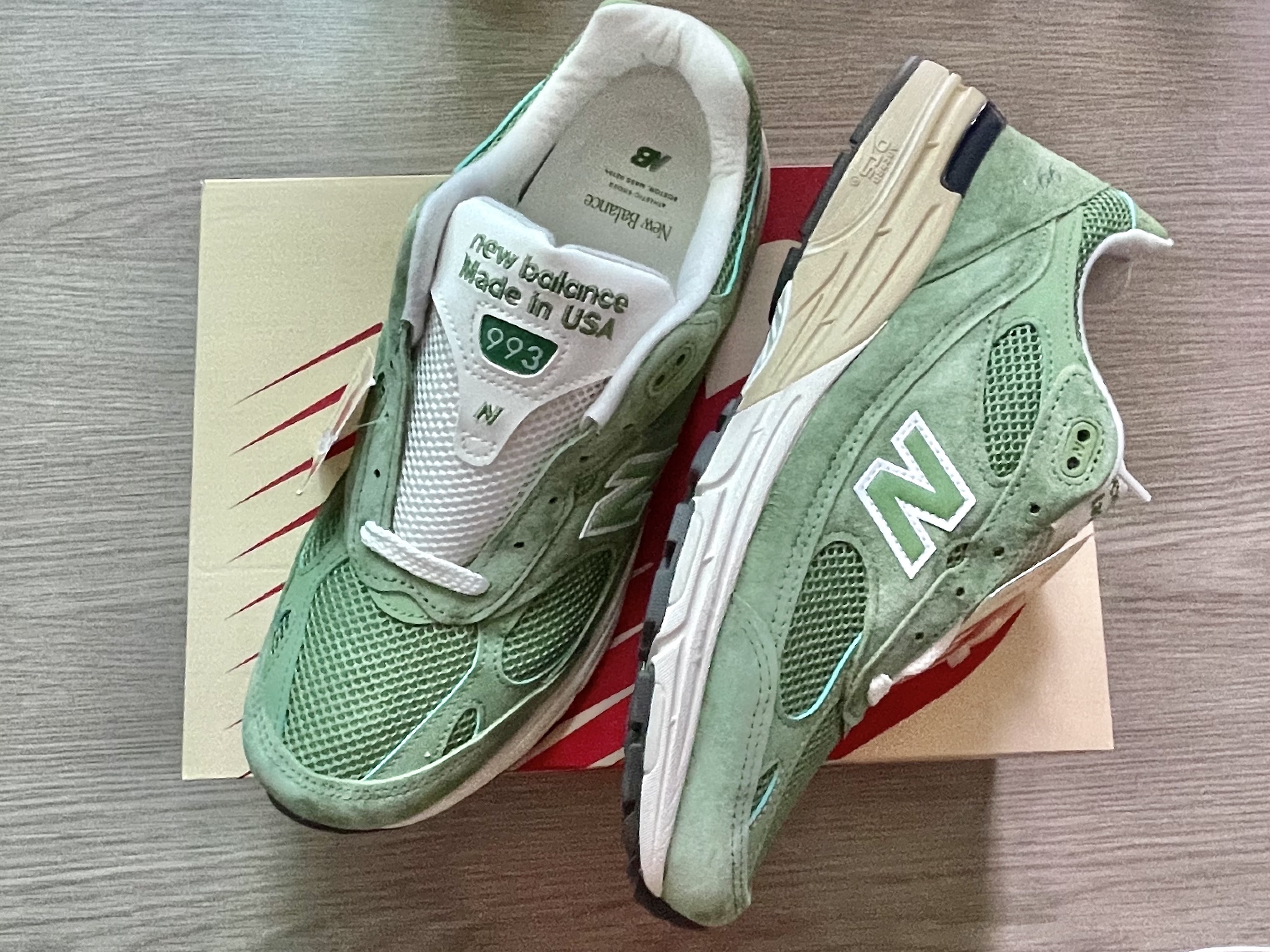 New Balance 993 Made in USA Chive Sea Salt 착용 스타일