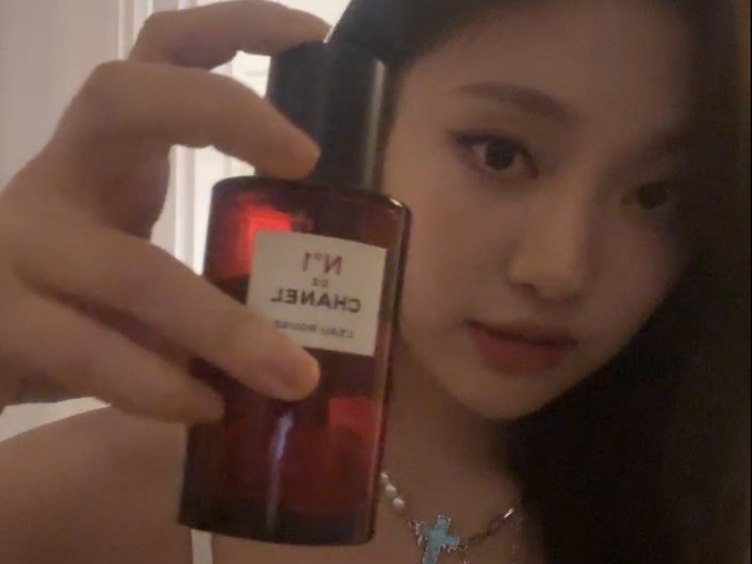 Chanel Leau Rouge Revitalizing Fragrance Mist 100ml 착용 스타일
