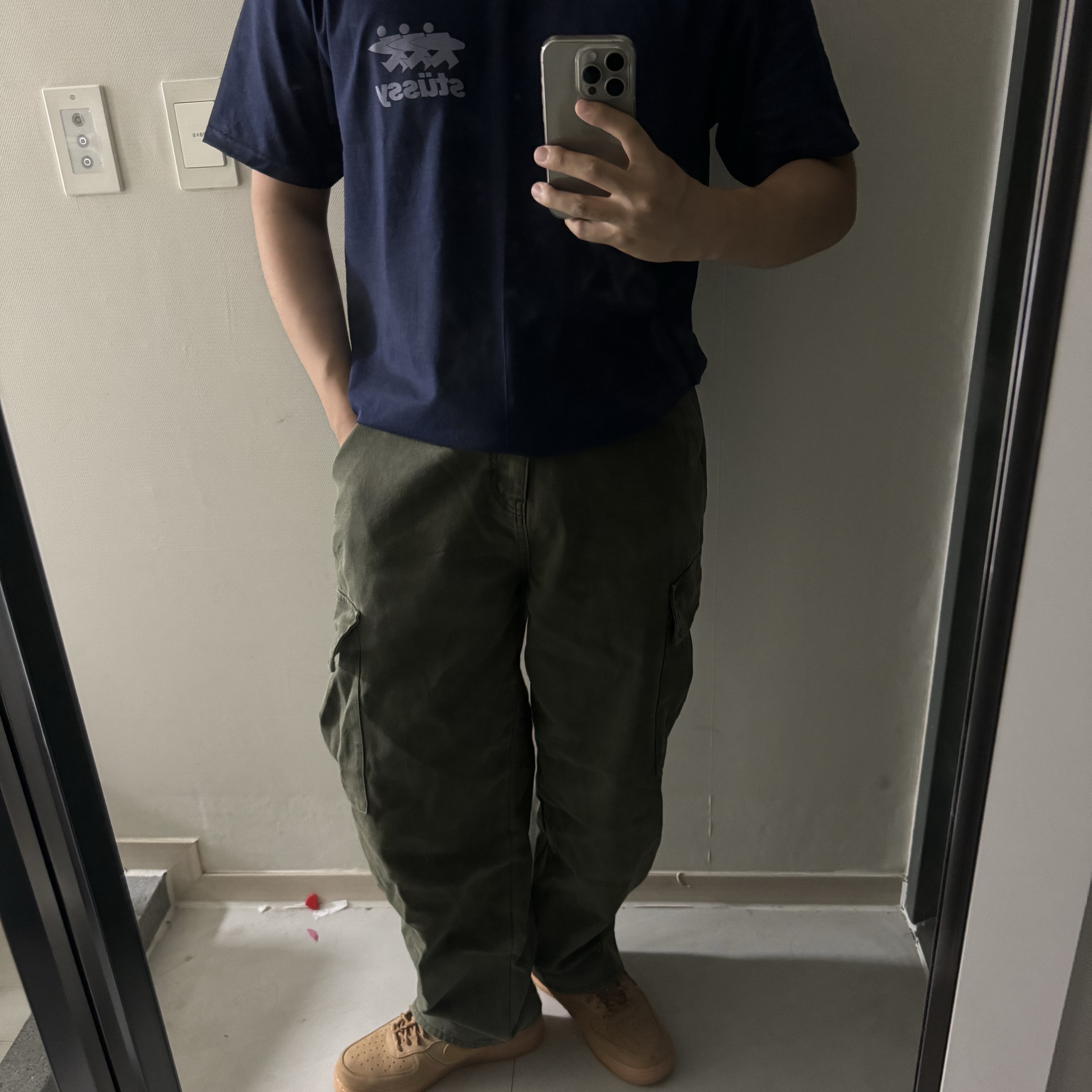 Stussy Surfwalk T-Shirt Navy 착용 스타일 - 2