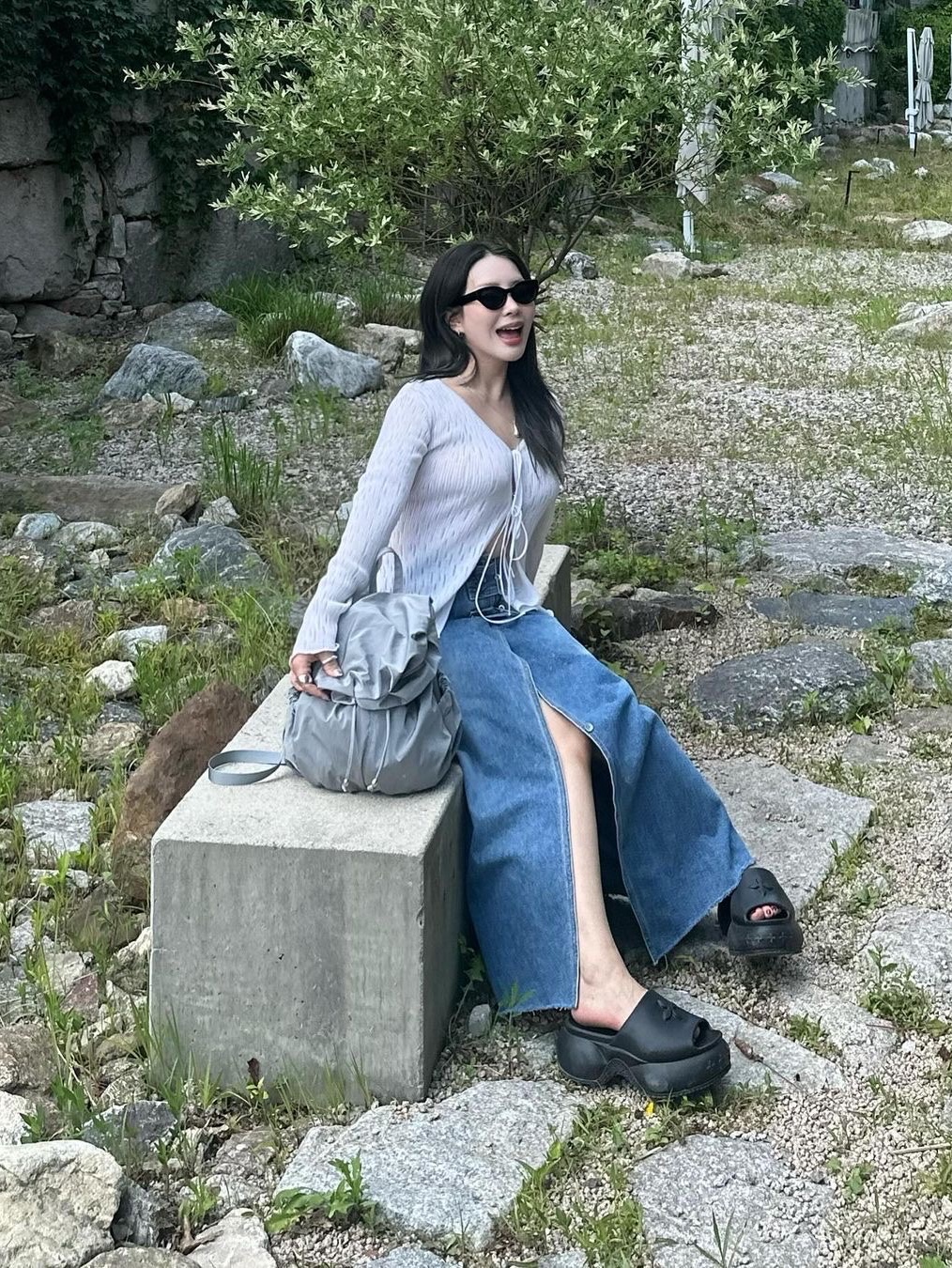 ACOC Blooming Mini Backpack Gray 착용 스타일 - 1