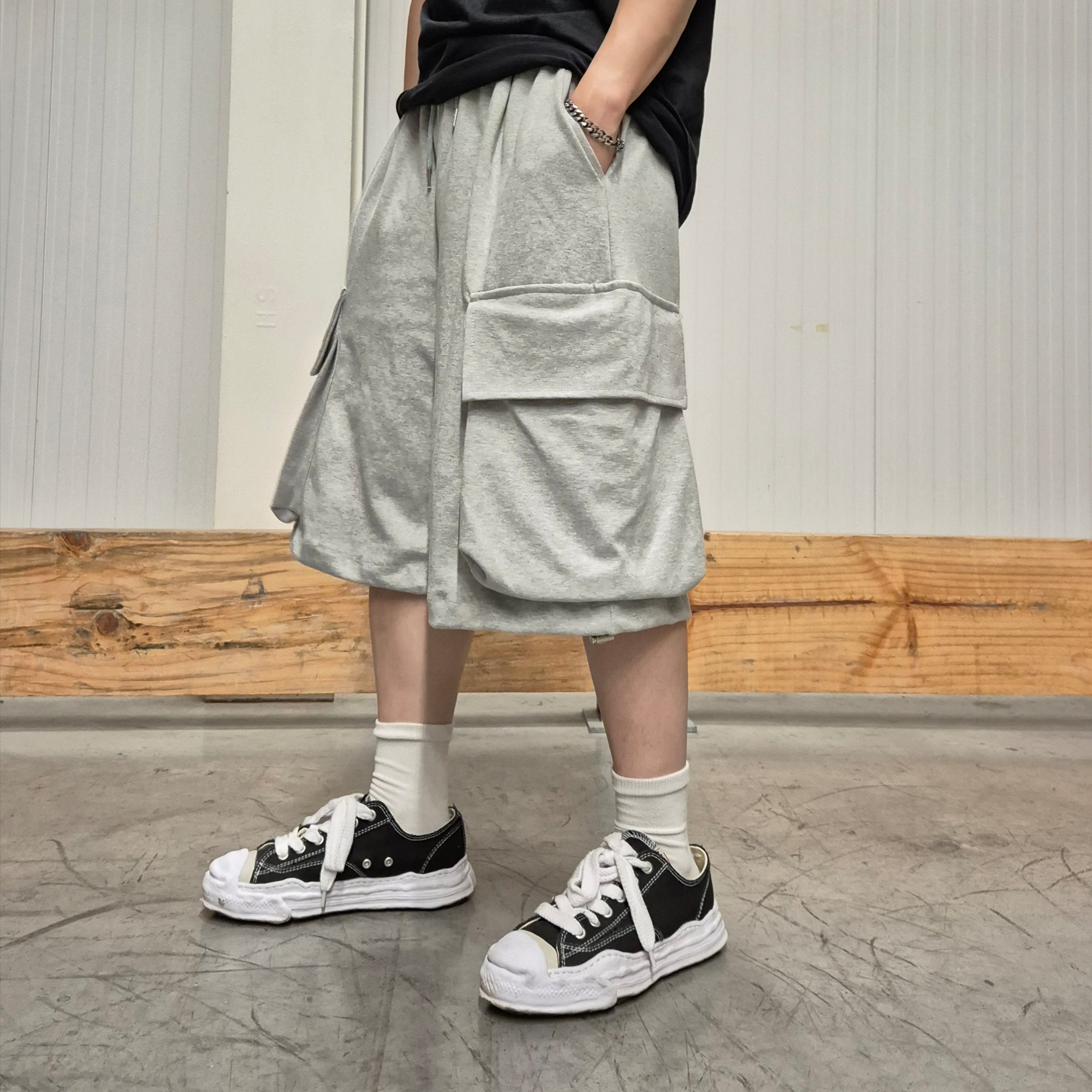 Maison Mihara Yasuhiro Peterson OG Sole Canvas Low Sneakers Black, Maison Mihara Yasuhiro Hank OG Sole Canvas Low-top Sneakers Black 착용 스타일 - 3