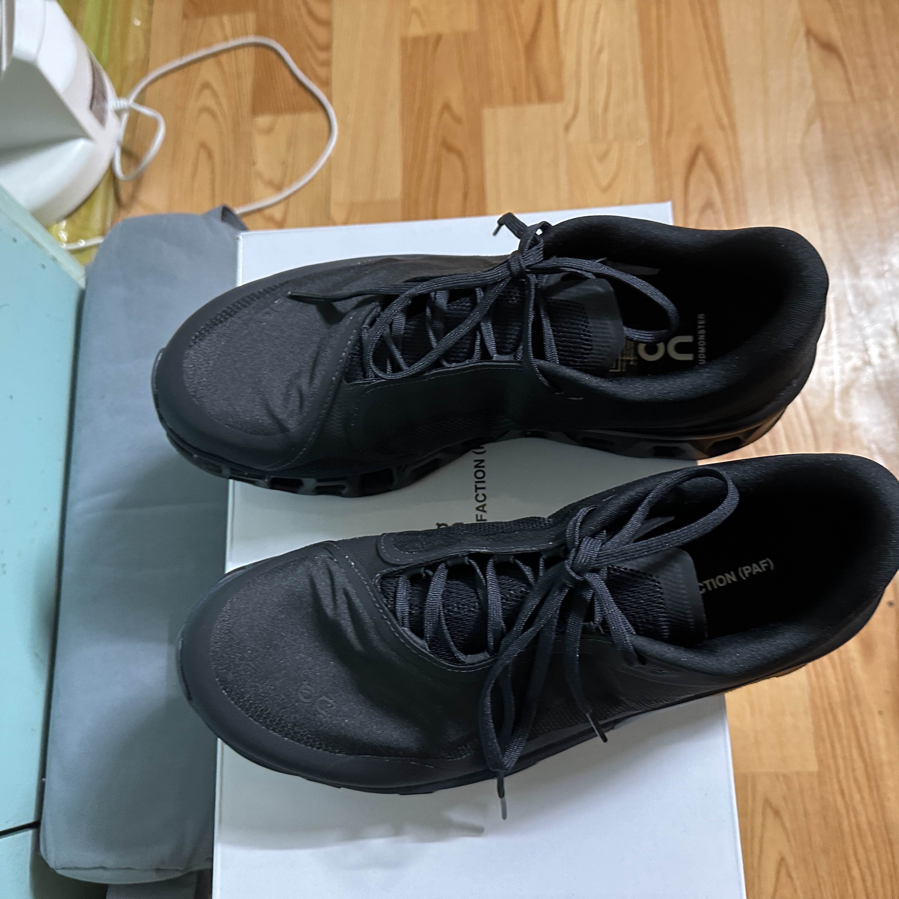On Running x Post Archive Faction (Paf) Cloudmonster 2 Black Magnet 착용 스타일 - 1