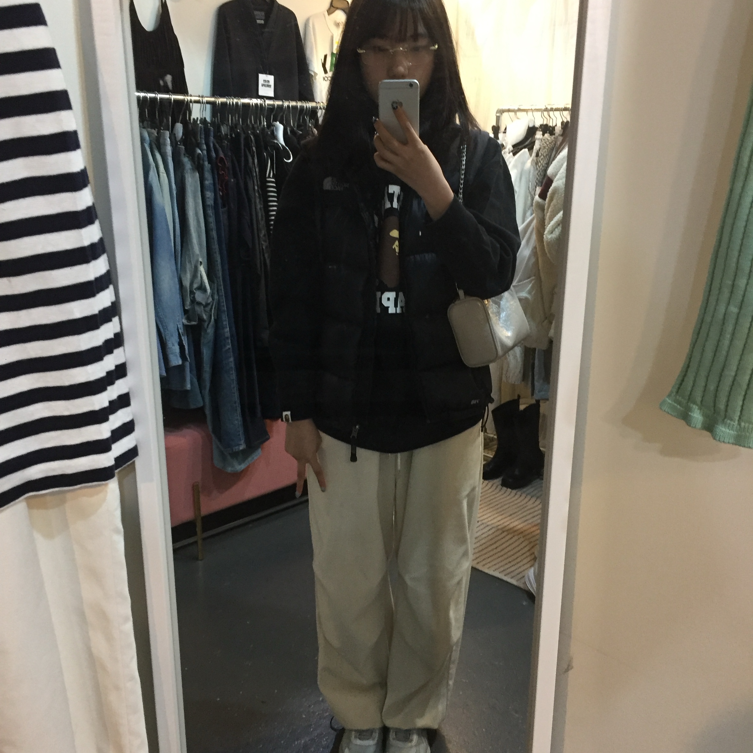 Asics x Atmos x Ojos Gel-1130 RE Glacier Grey Pure Silver, (W) The North Face 1996 Retro Nuptse Vest Black 착용 스타일 - 2