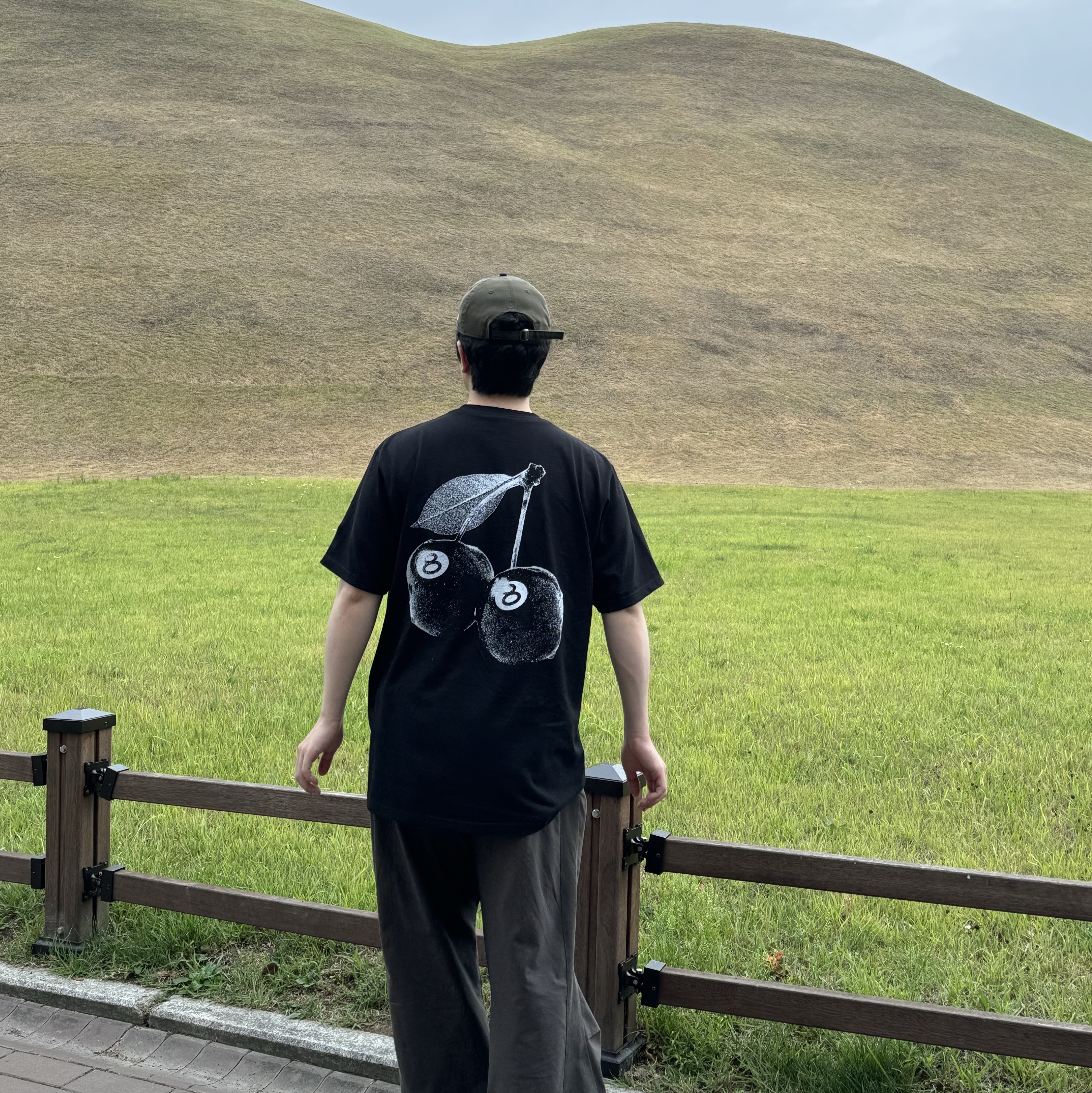 Stussy Cherries T-Shirt Black 착용 스타일