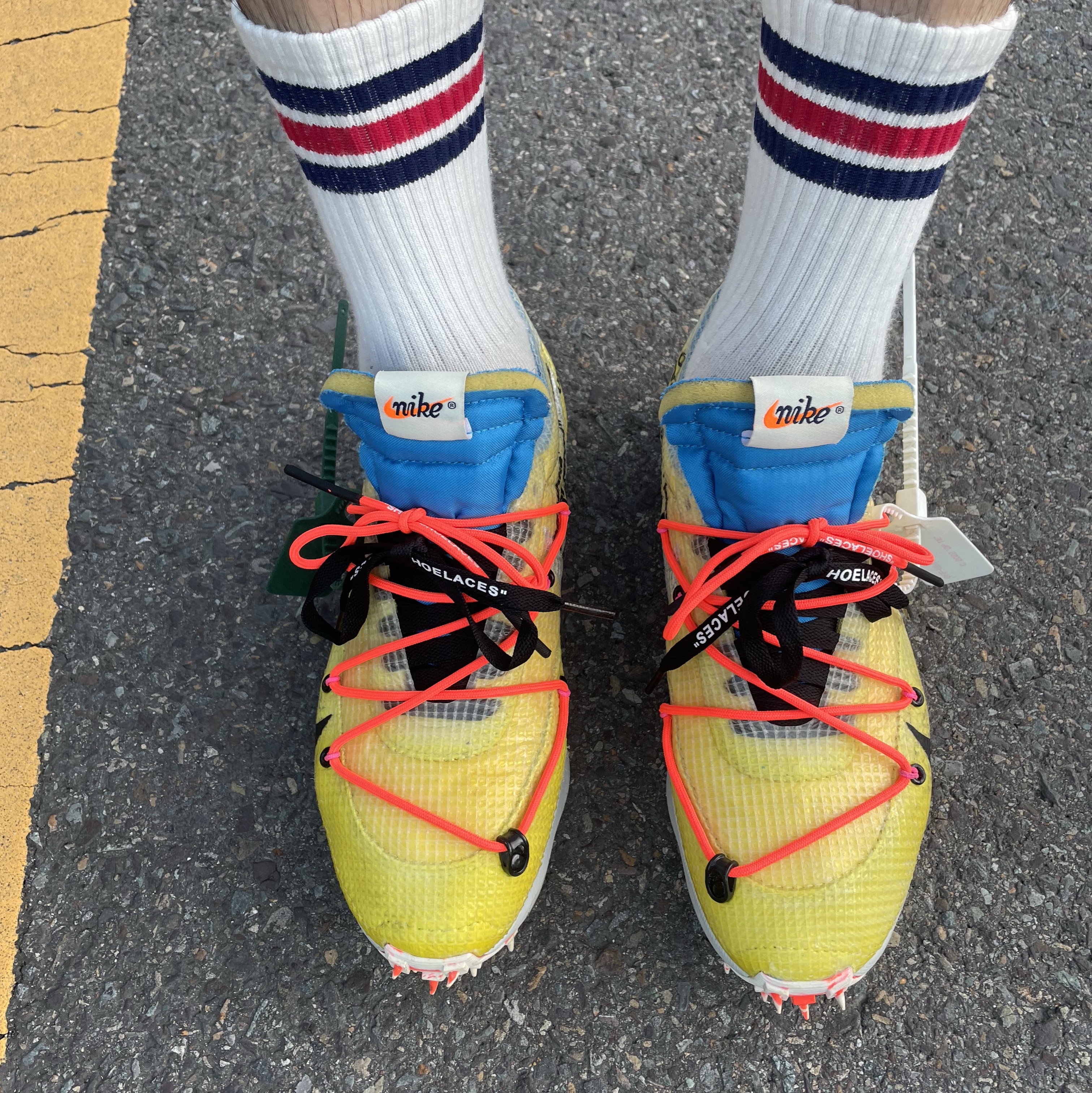 Nike x Off-White Terra Forma Summit White and Psychic Purple, (W) Nike x Off-White Vapor Street Tour Yellow 착용 스타일