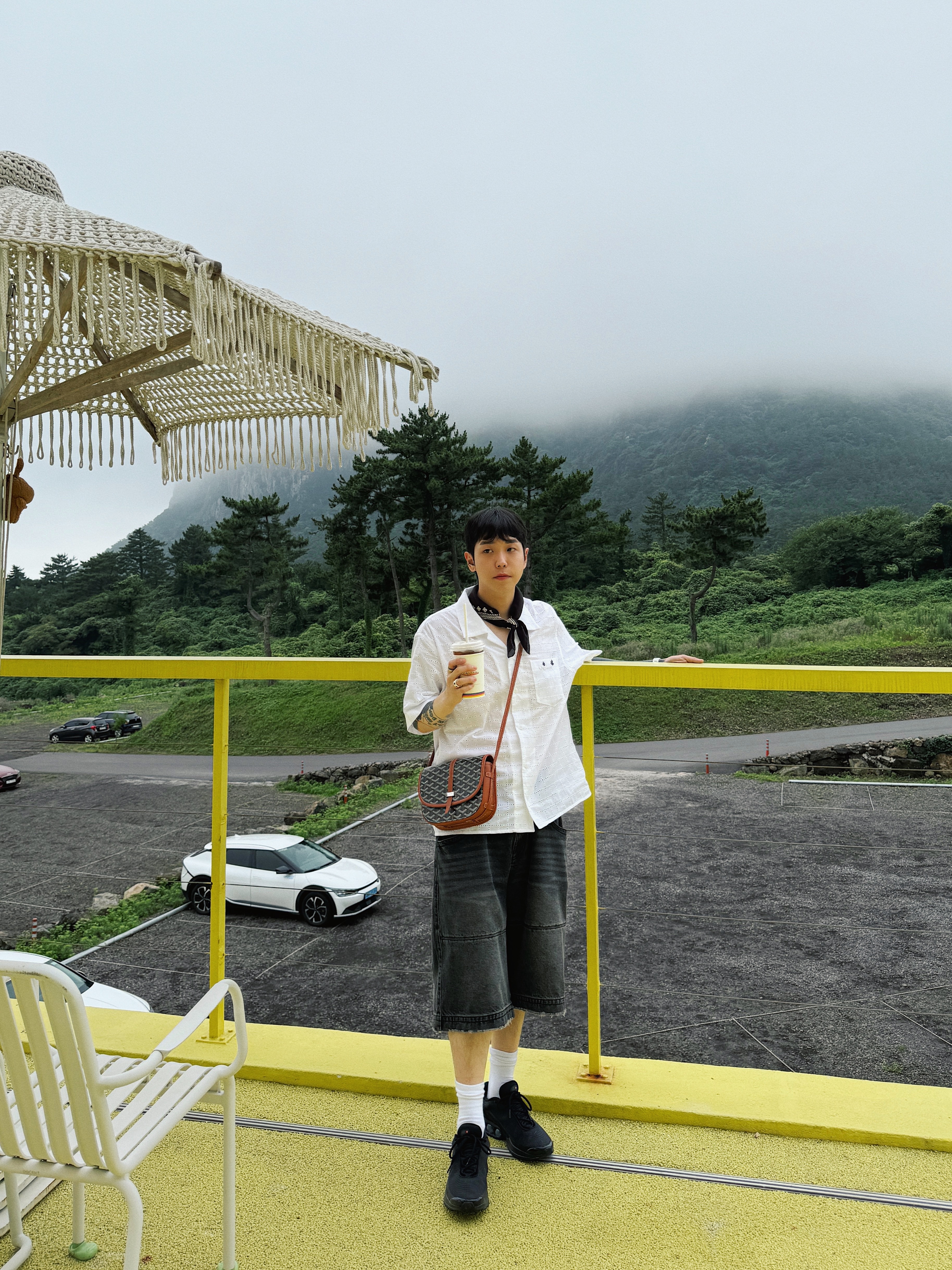 STU Dandelion Embroidery Shirt White, STU Flowery Embroidery Shirt Off-white 착용 스타일 - 3