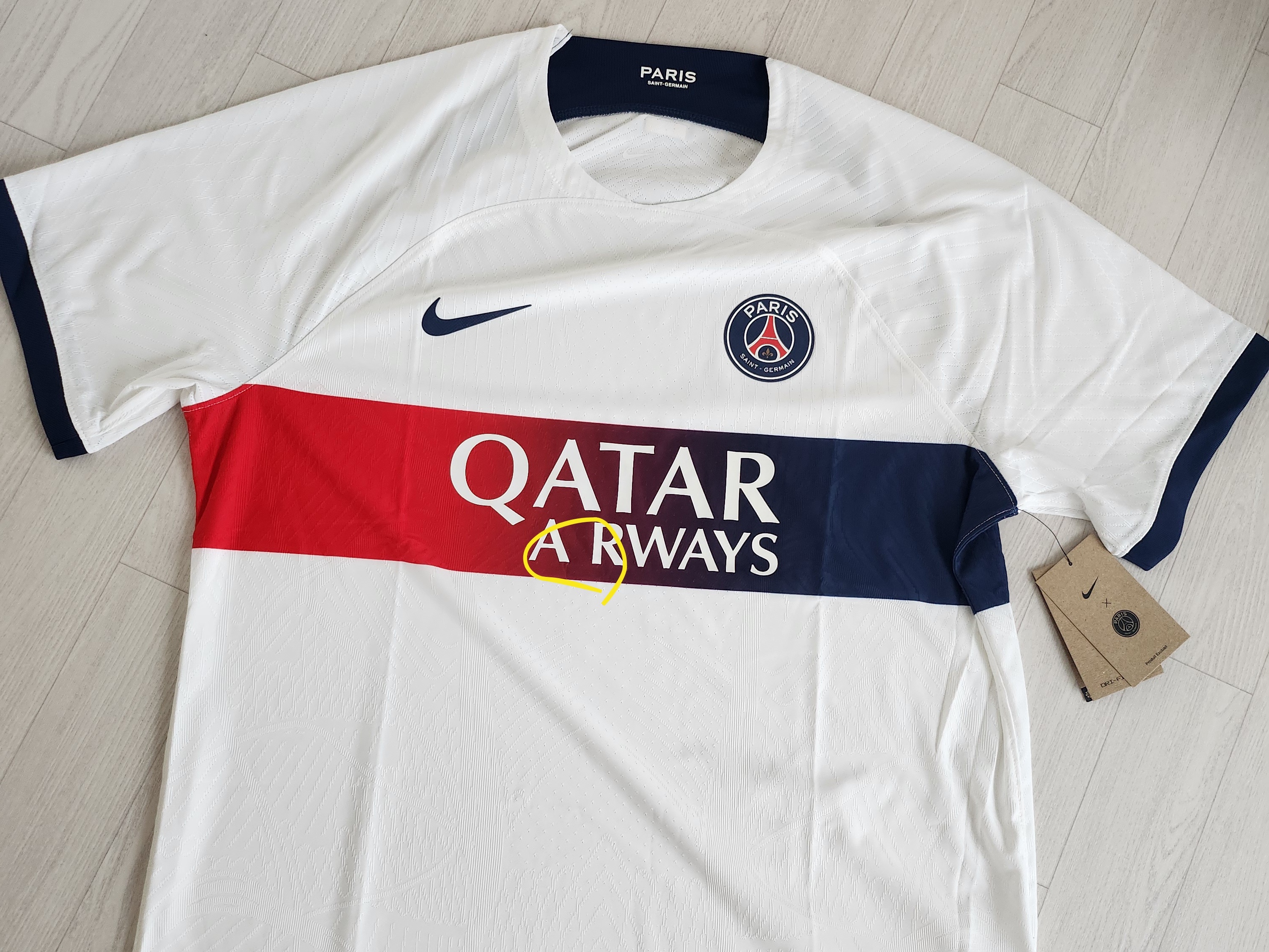 Nike Paris Saint-Germain 2023/24 Dri-Fit ADV Match Away Jersey White Midnight Navy (Non Marking Ver.) 착용 스타일