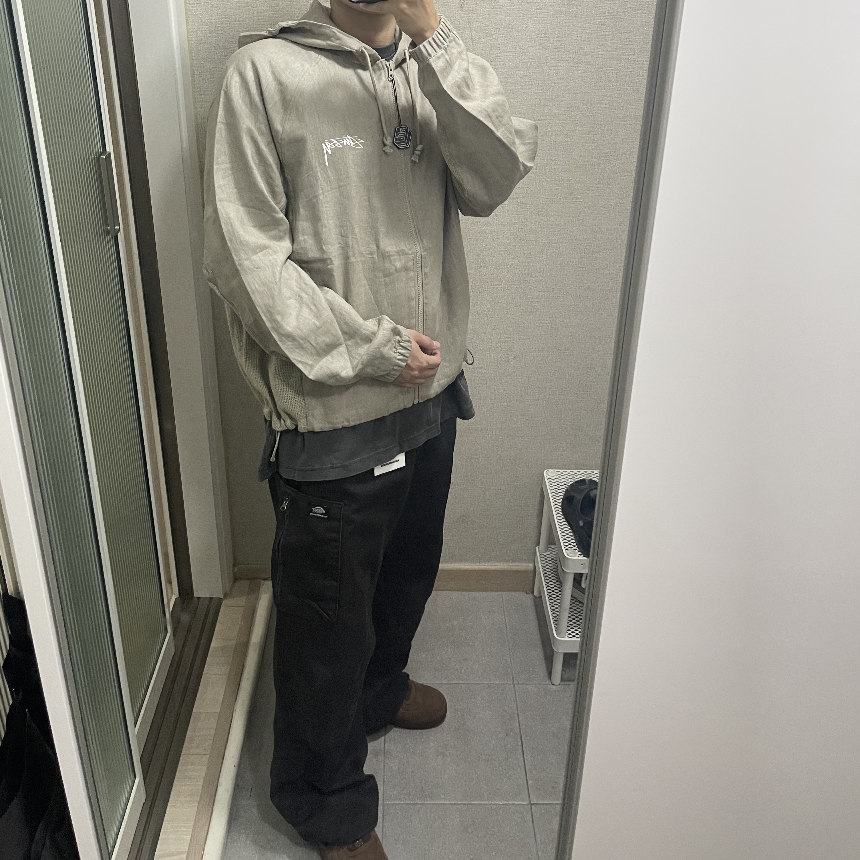 Nike x Stussy Linen Shell Jacket Chino (FZ5751-263), (W) Nike Air Force 1 '07 Cacao Wow 착용 스타일
