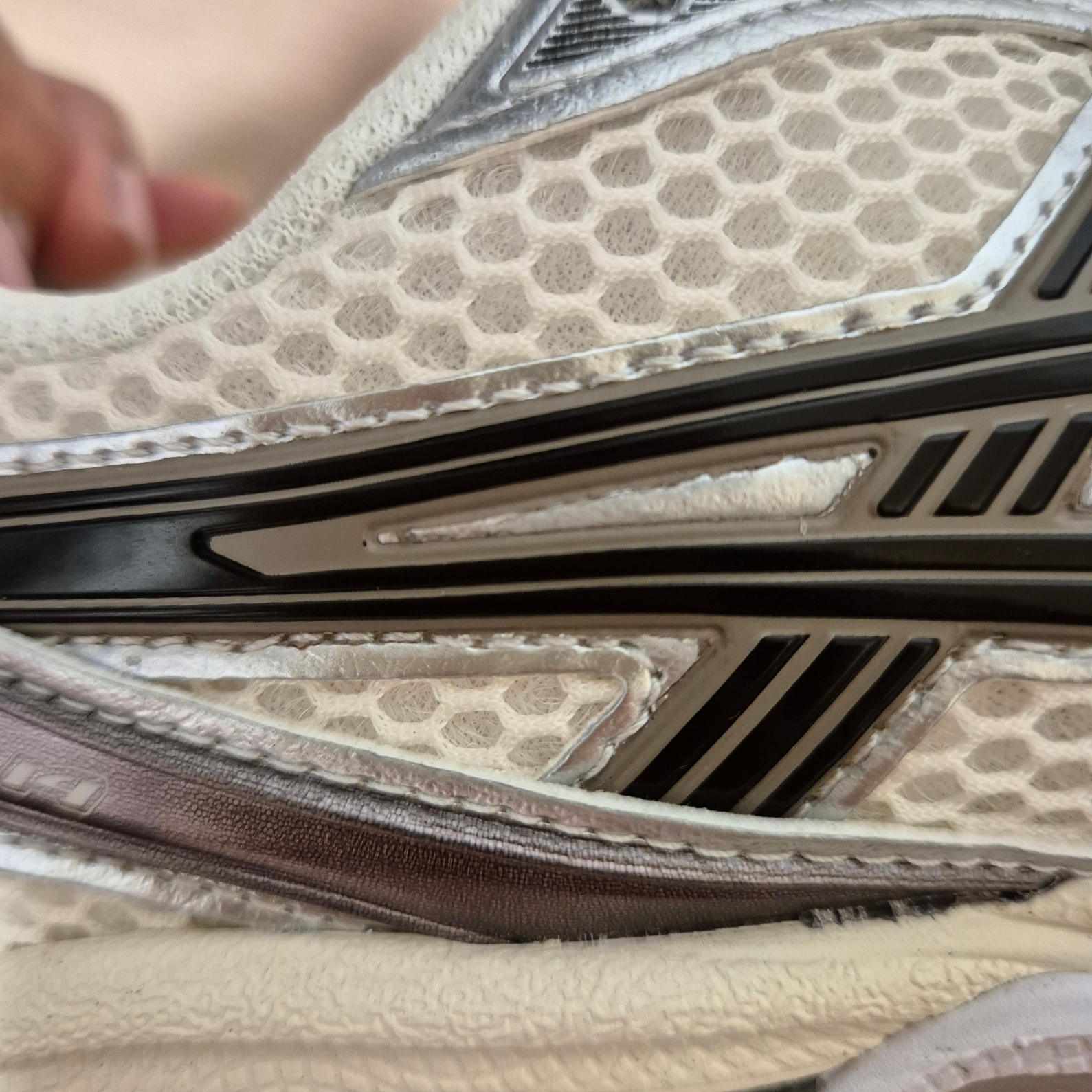 Asics Gel-Kayano 14 Cream Black 착용 스타일 - 1