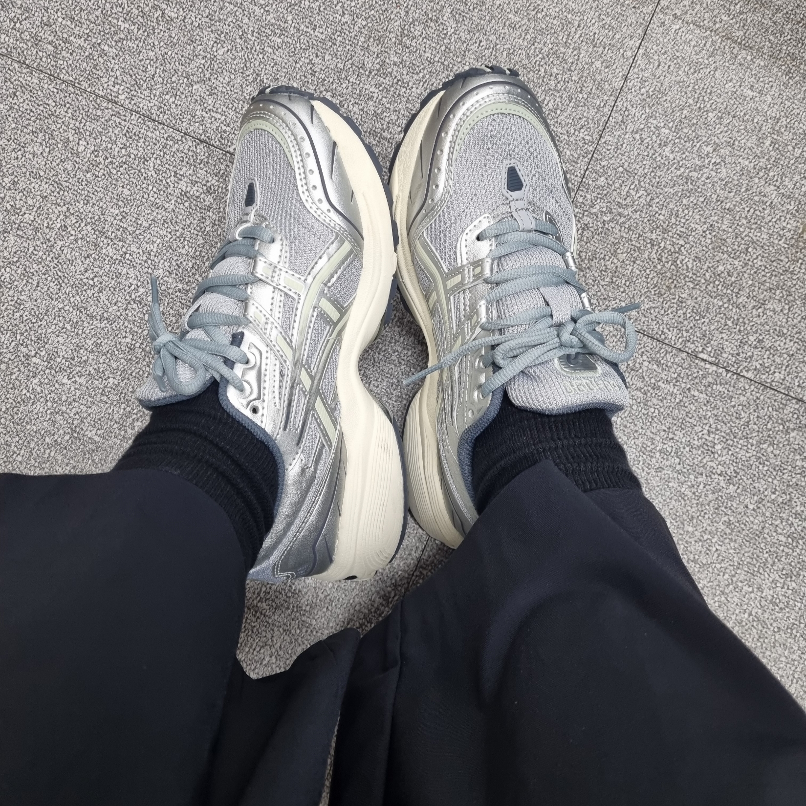 Asics Gel-1090 Piedmont Grey 착용 스타일