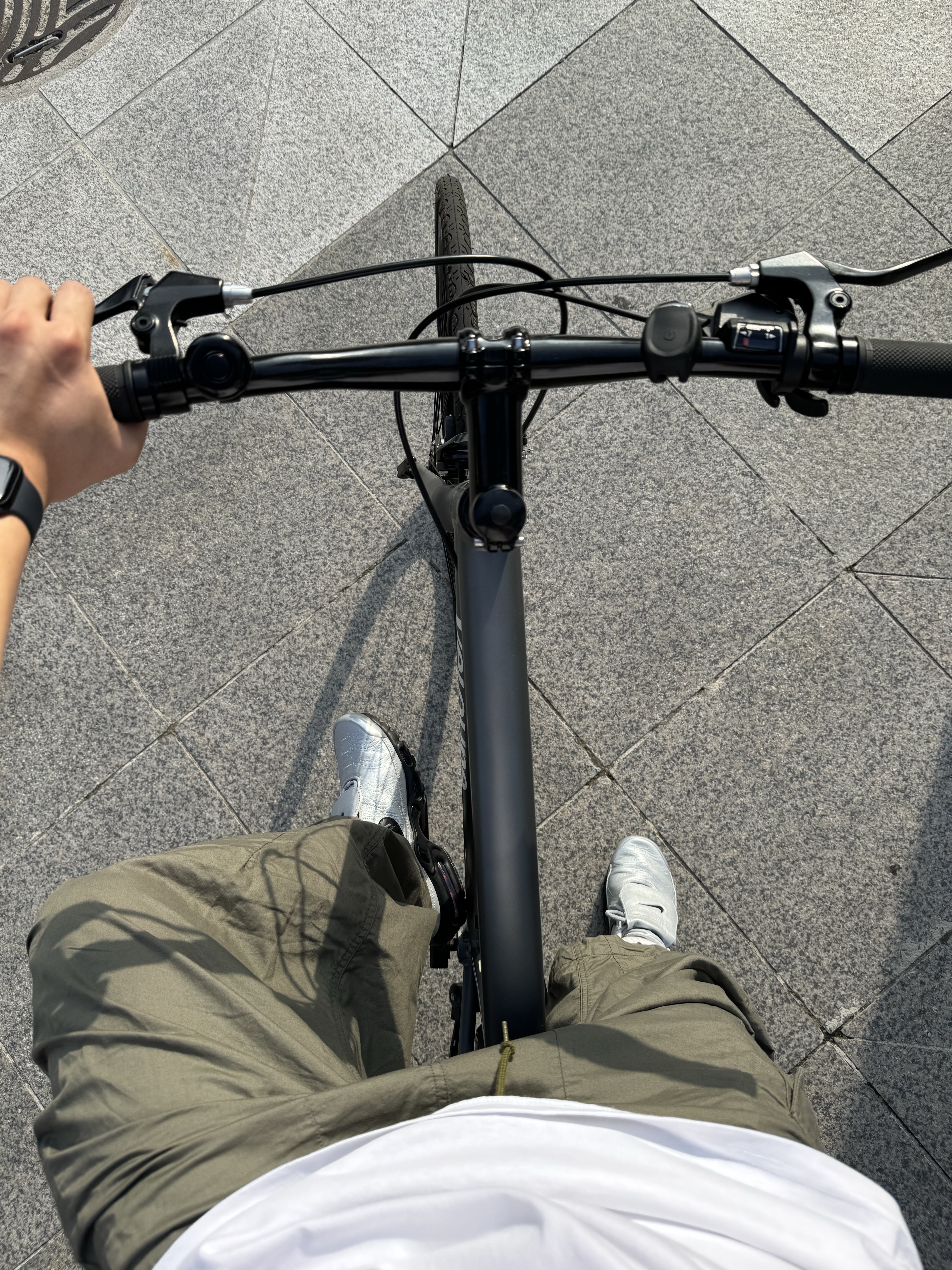 New Era x MoMA New York Yankees Cap Navy, Arc'teryx Konseal 15 Backpack Neptune 착용 스타일 - 2