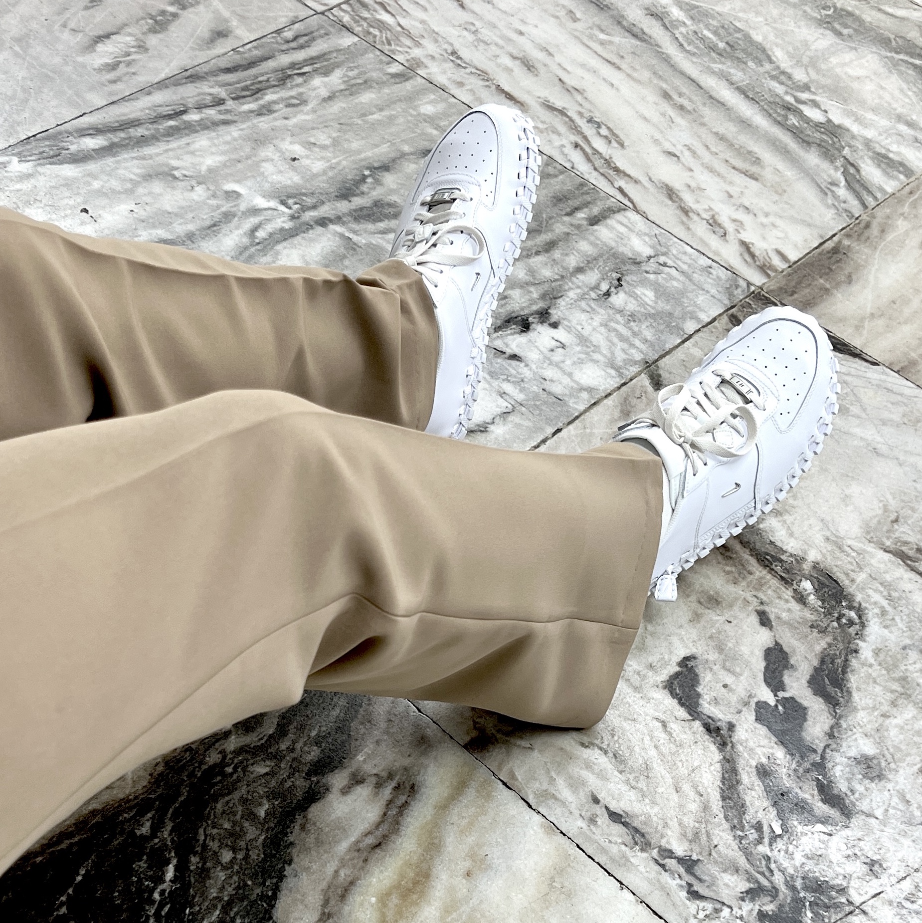 Nike x Jacquemus J Force 1 Low LX SP White 착용 스타일 - 2