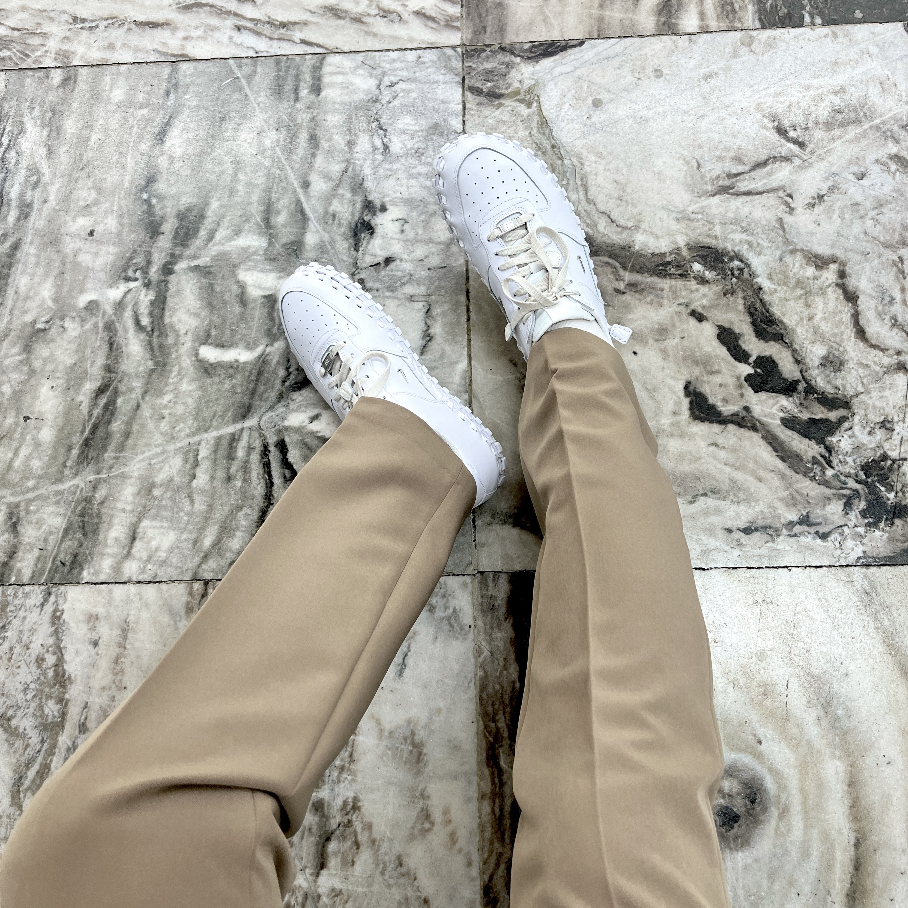 Nike x Jacquemus J Force 1 Low LX SP White 착용 스타일 - 3