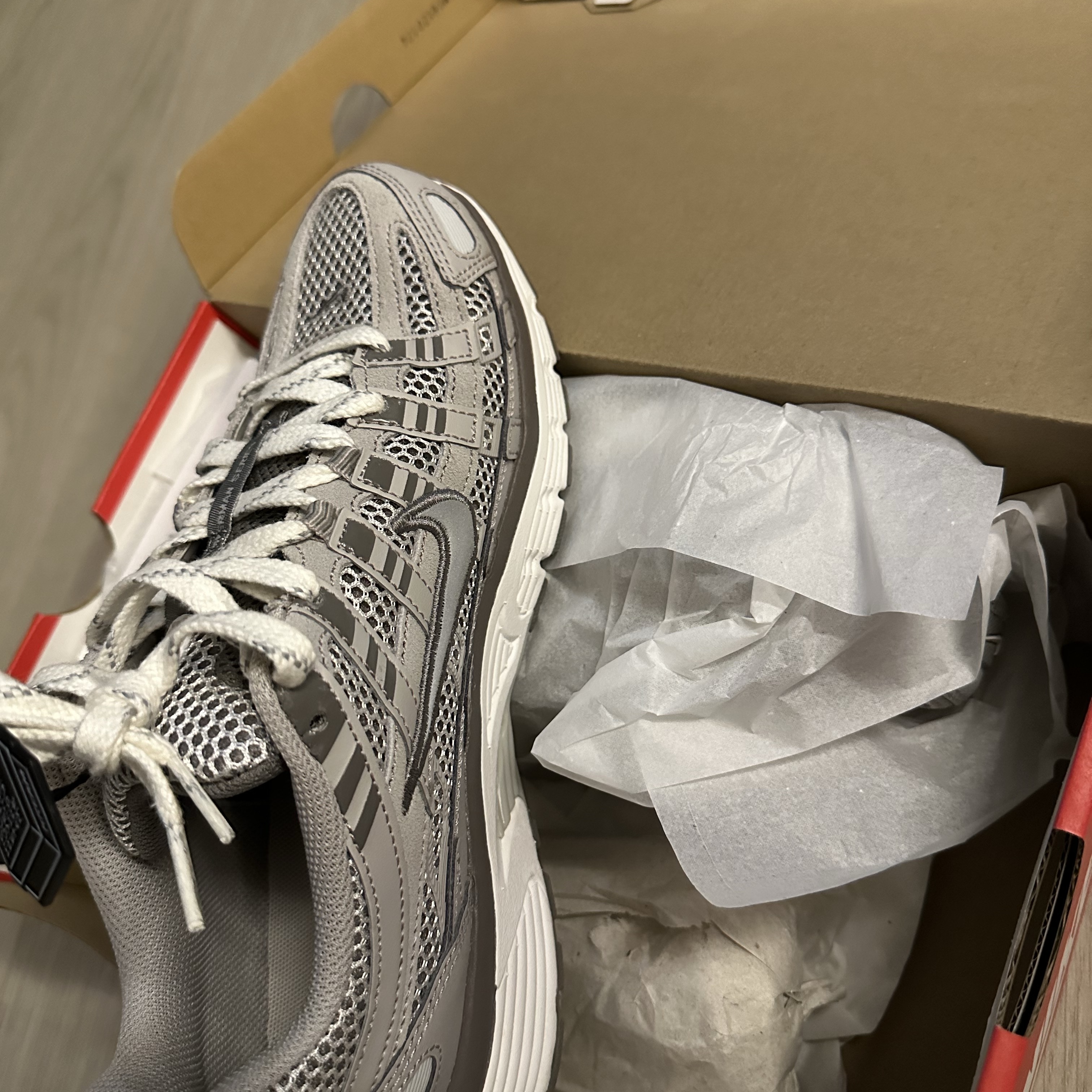 Nike P-6000 PRM Light Iron Ore 착용 스타일