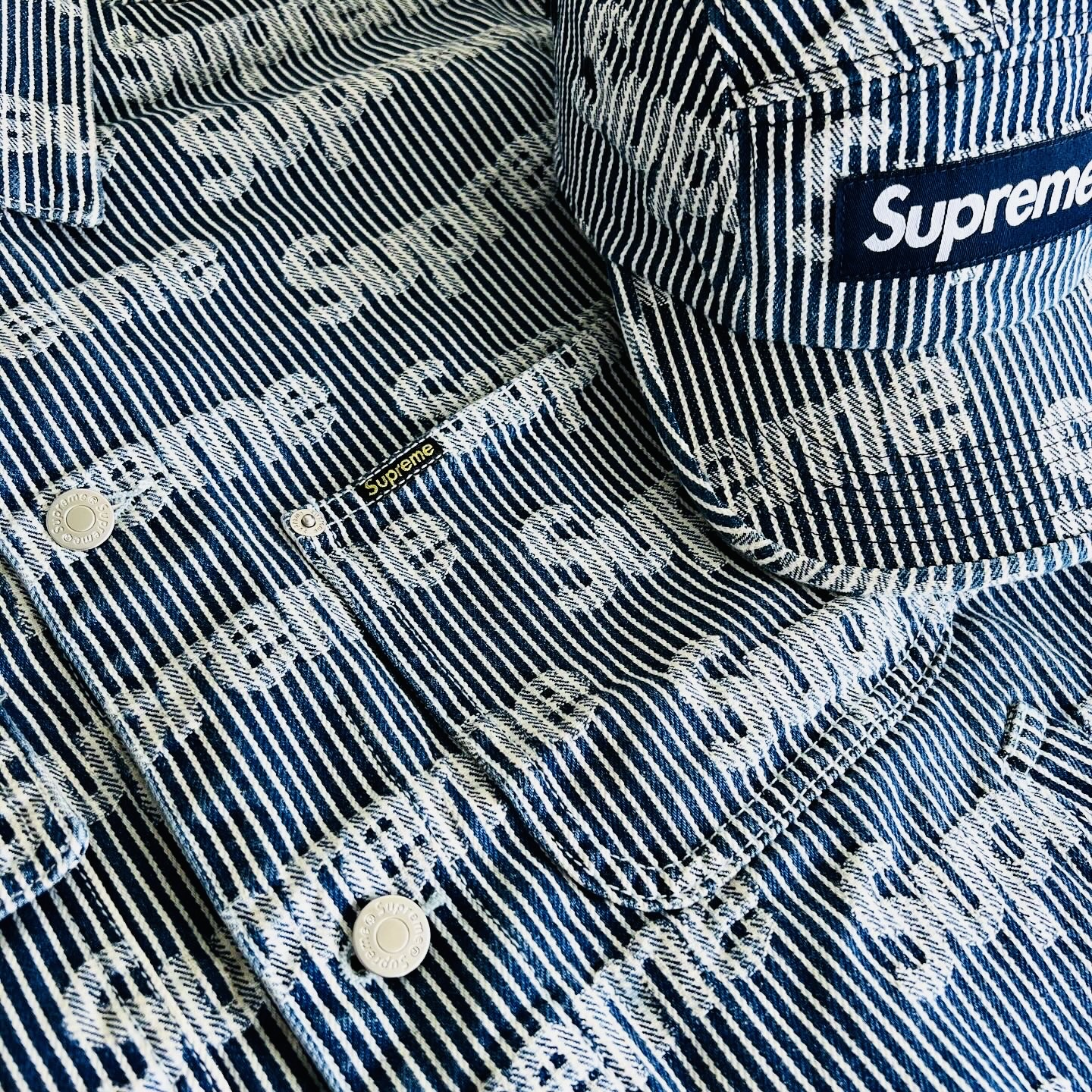 Supreme Denim Chore Trucker Jacket Stripe - 24SS, Supreme Denim Camp Cap Stripe - 24SS 착용 스타일 - 2
