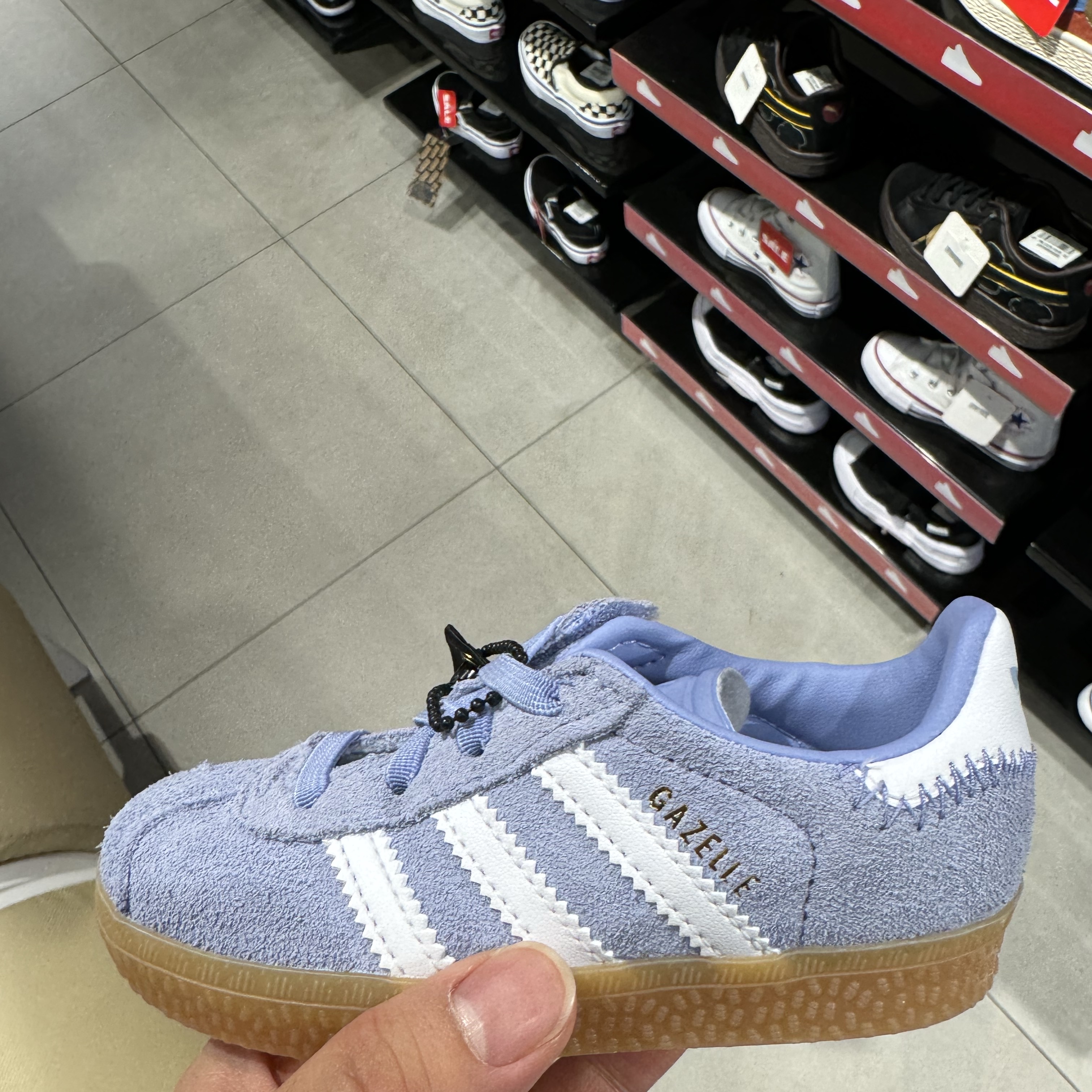 (Infant) Adidas Gazelle Blue Spark Cloud White - Foot Locker Exclusive 착용 스타일